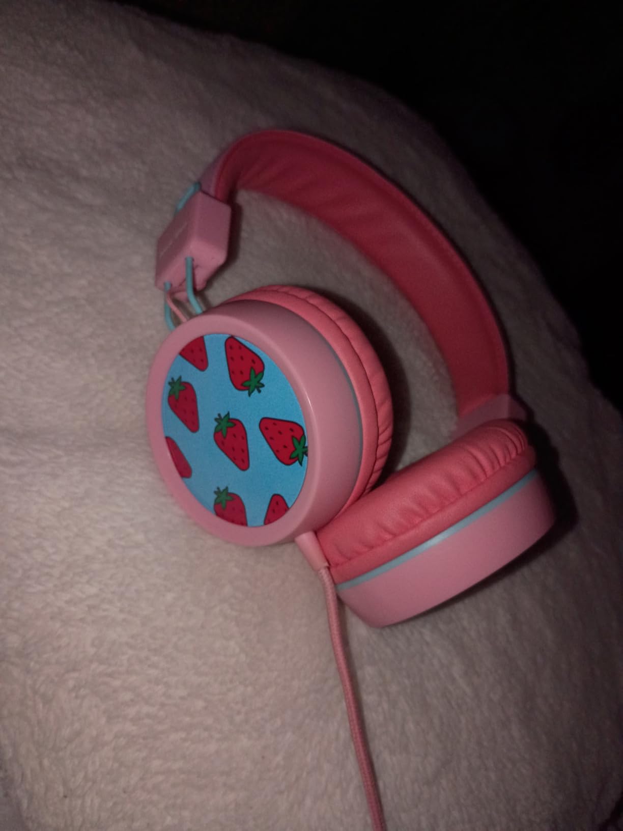 New Bee Kids Headphones Wired for School with Mic, Safe Volume Limited customer photo 2