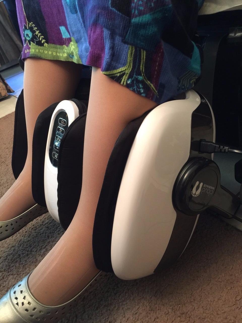 Cloud Massage Shiatsu Foot Massager with Heat, Standard Size, White customer photo 2