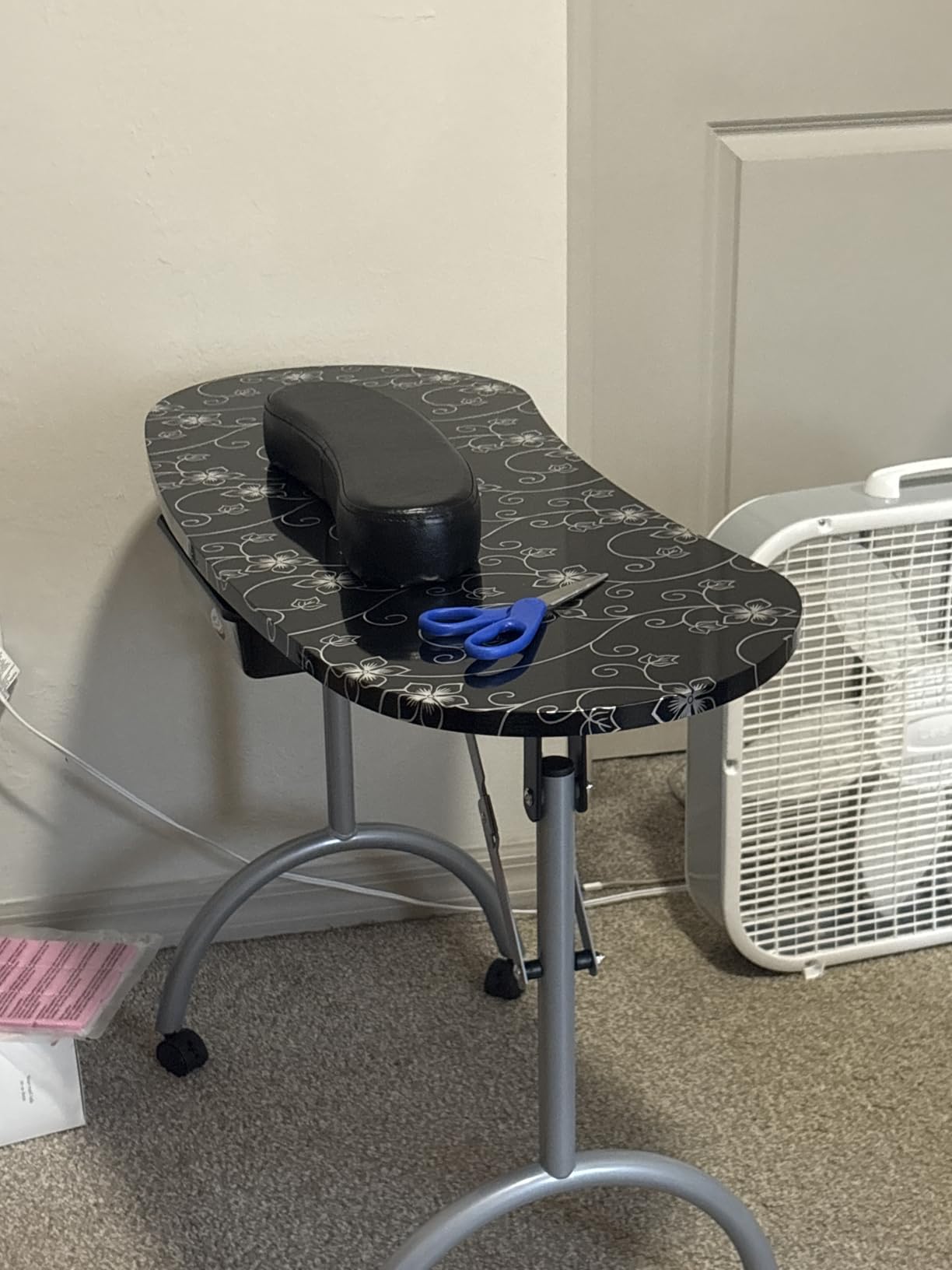 LEIBOU Professional 36''L Portable & Foldable Manicure Table Nail Technician Desk Workstation Manicure Table with Magnifier USB LED Table Lamp,Rolling Wheels,Drawer,Sponge,Free Carrying Bag (Black) customer photo 1