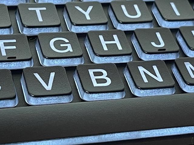 KOPJIPPOM Large Print Backlit Keyboard, USB Wired Computer Keyboard, Full Size Keyboard with White Illuminated LED Compatible for Windows Desktop, Laptop, PC, Gaming, Black customer photo 2