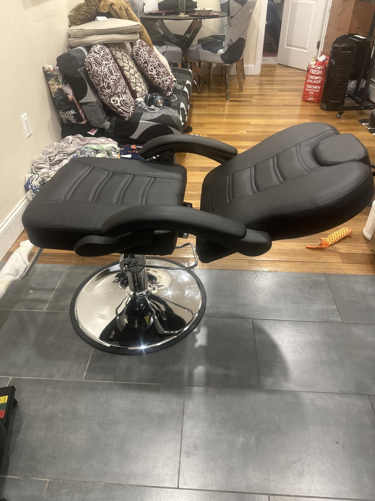 Merax Hydraulic Recliner Barber Chair for Hair Salon, 360° Swivel customer photo 2