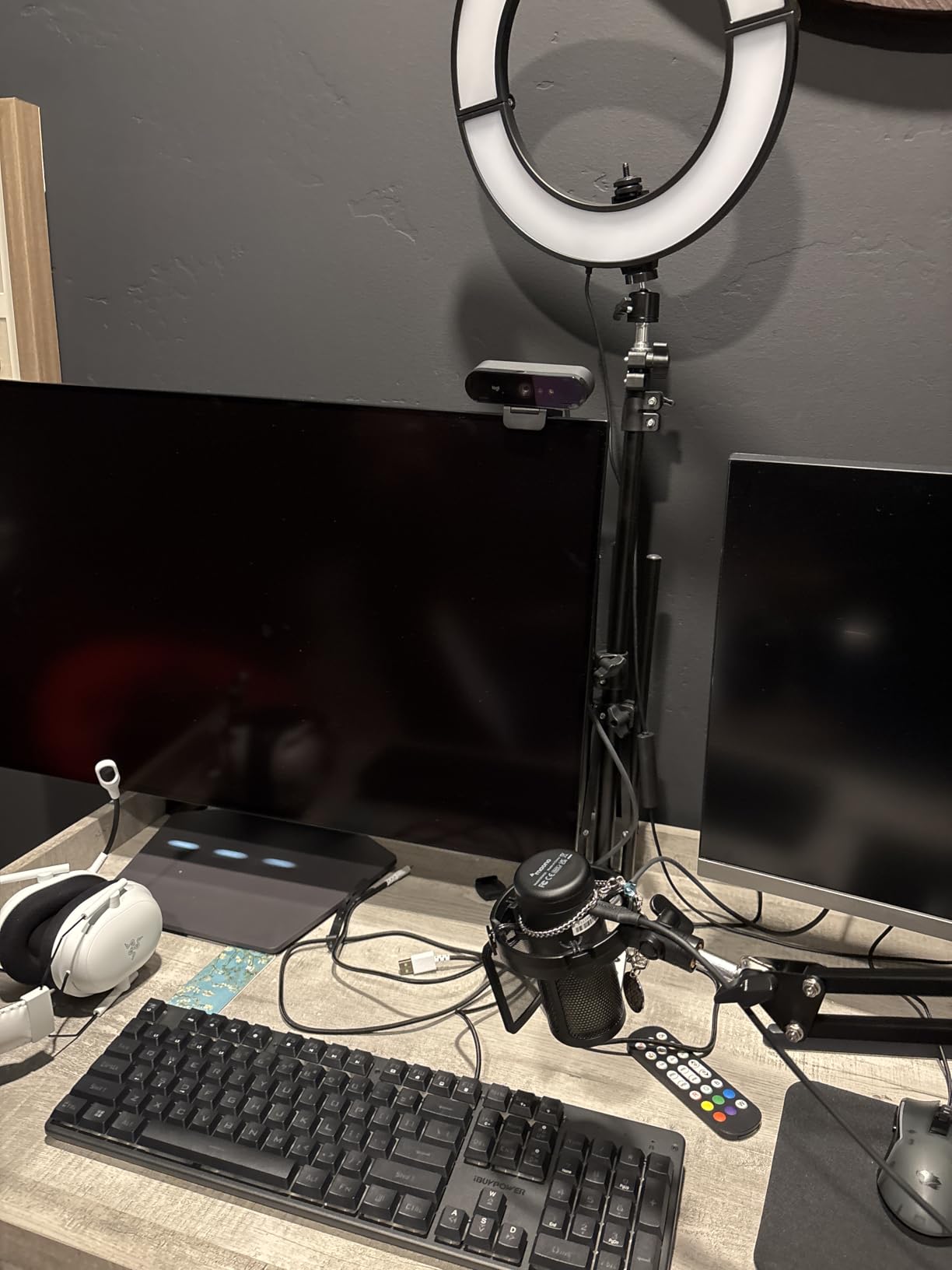Logitech Brio Ultra 4K HD Webcam for Streaming and Meetings - Black customer photo 2