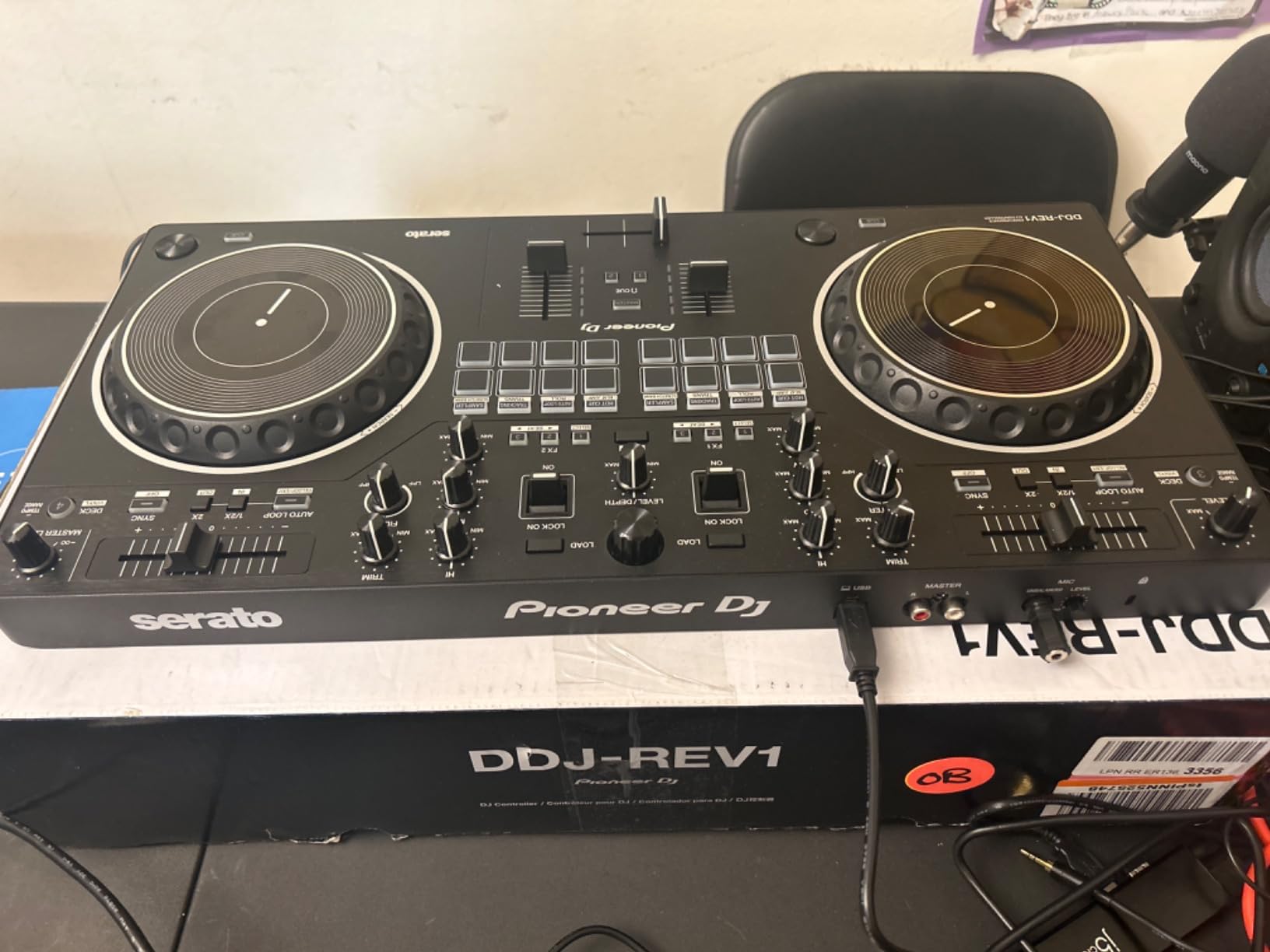Pioneer DJ DDJ-REV1 2-deck Serato DJ Controller, Black customer photo 1