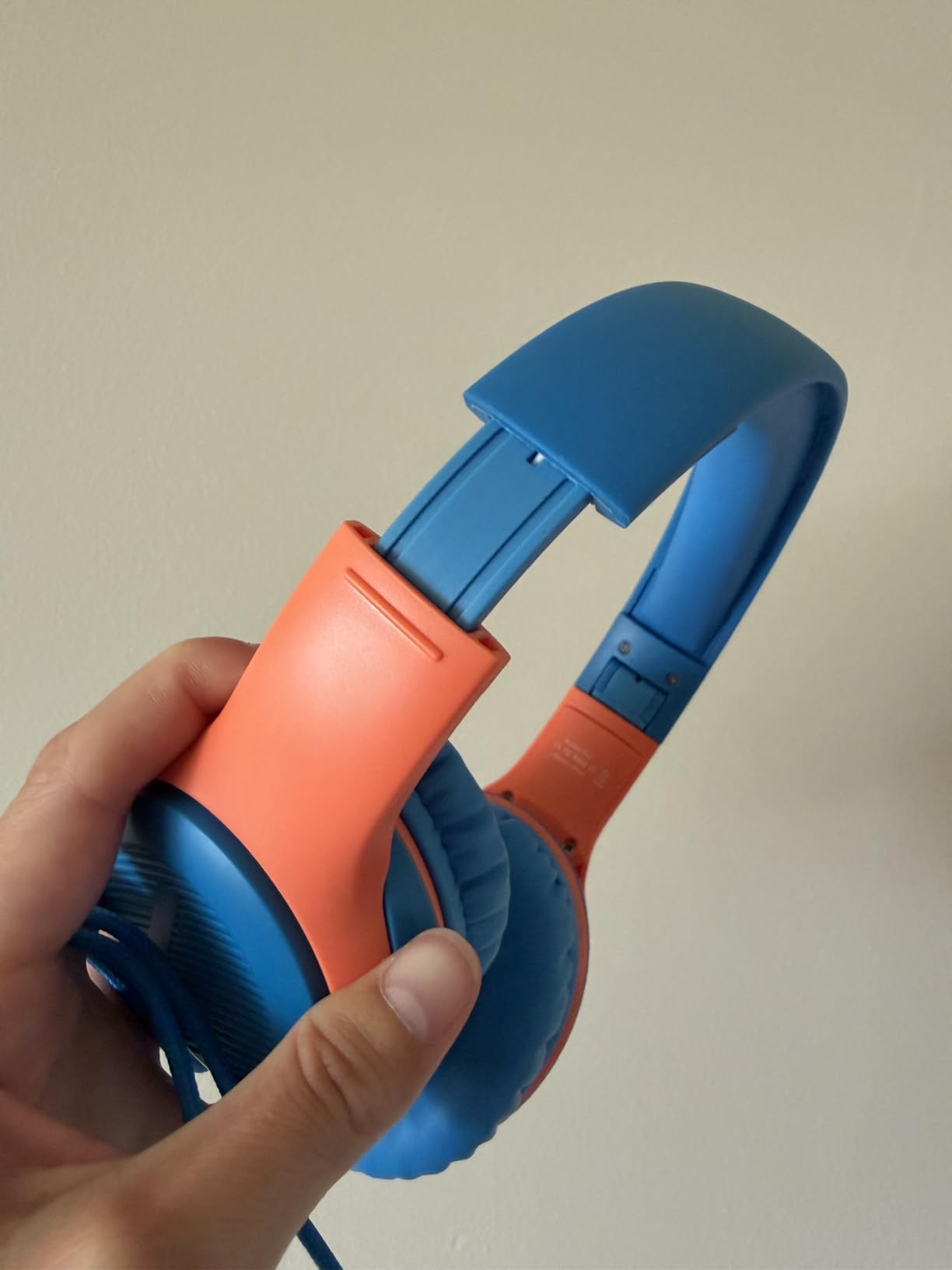 awatrue AT2 Kids Headphones for School with Mic, 85/94dB Safe Volume Limit customer photo 2