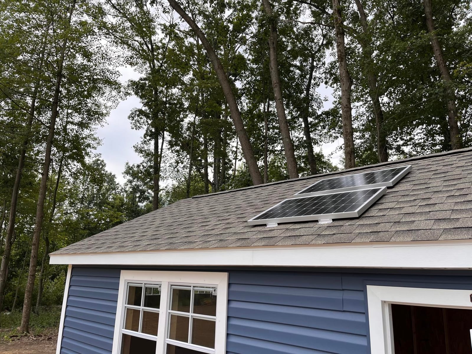 ECO-WORTHY 200 Watts 12 Volt/24 Volt Solar Panel Kit with High Efficiency Monocrystalline Solar Panel and 30A PWM Charge Controller for RV, Camper, Vehicle, Caravan and Other Off Grid Applications customer photo 1