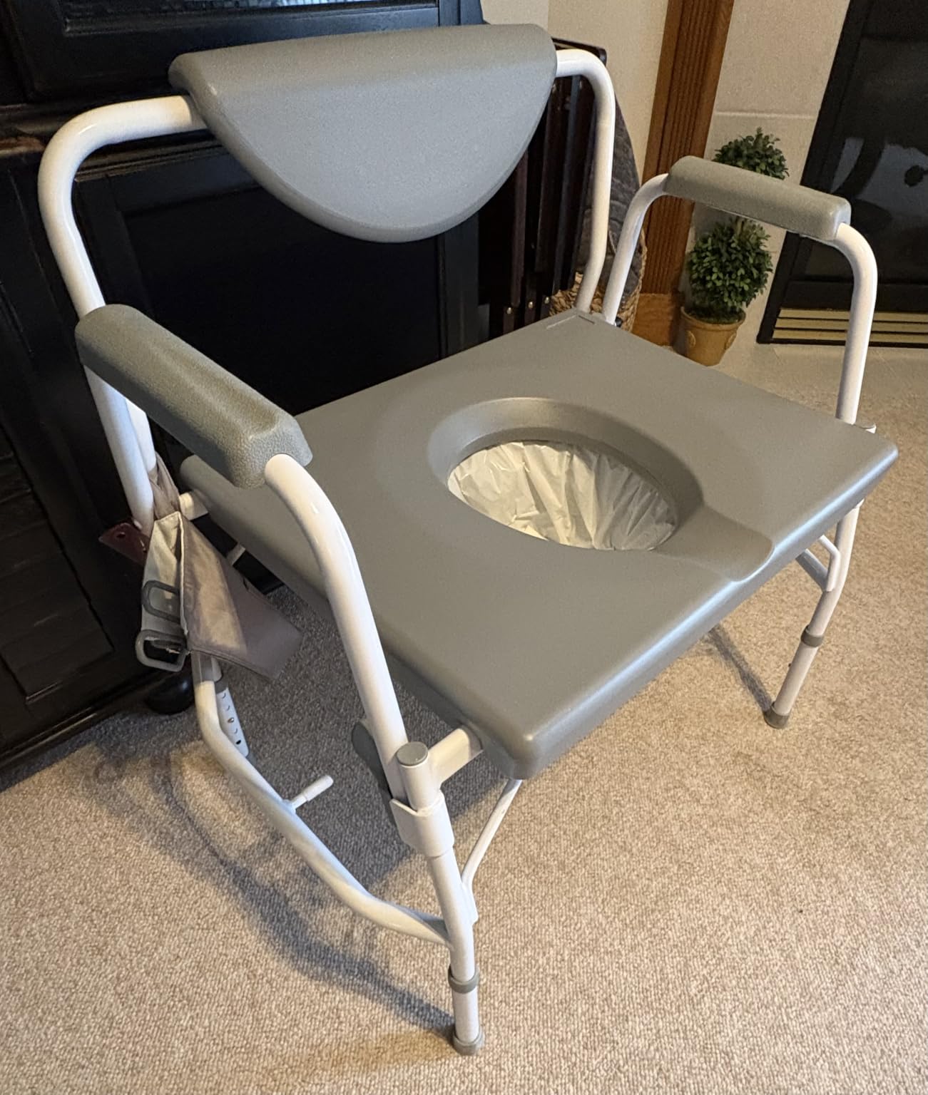 Medline Bariatric Drop-Arm Commode - Heavy Duty Steel Toilet Chair for Disabled and Elderly, 1,000 lb. Weight Capacity customer photo 1