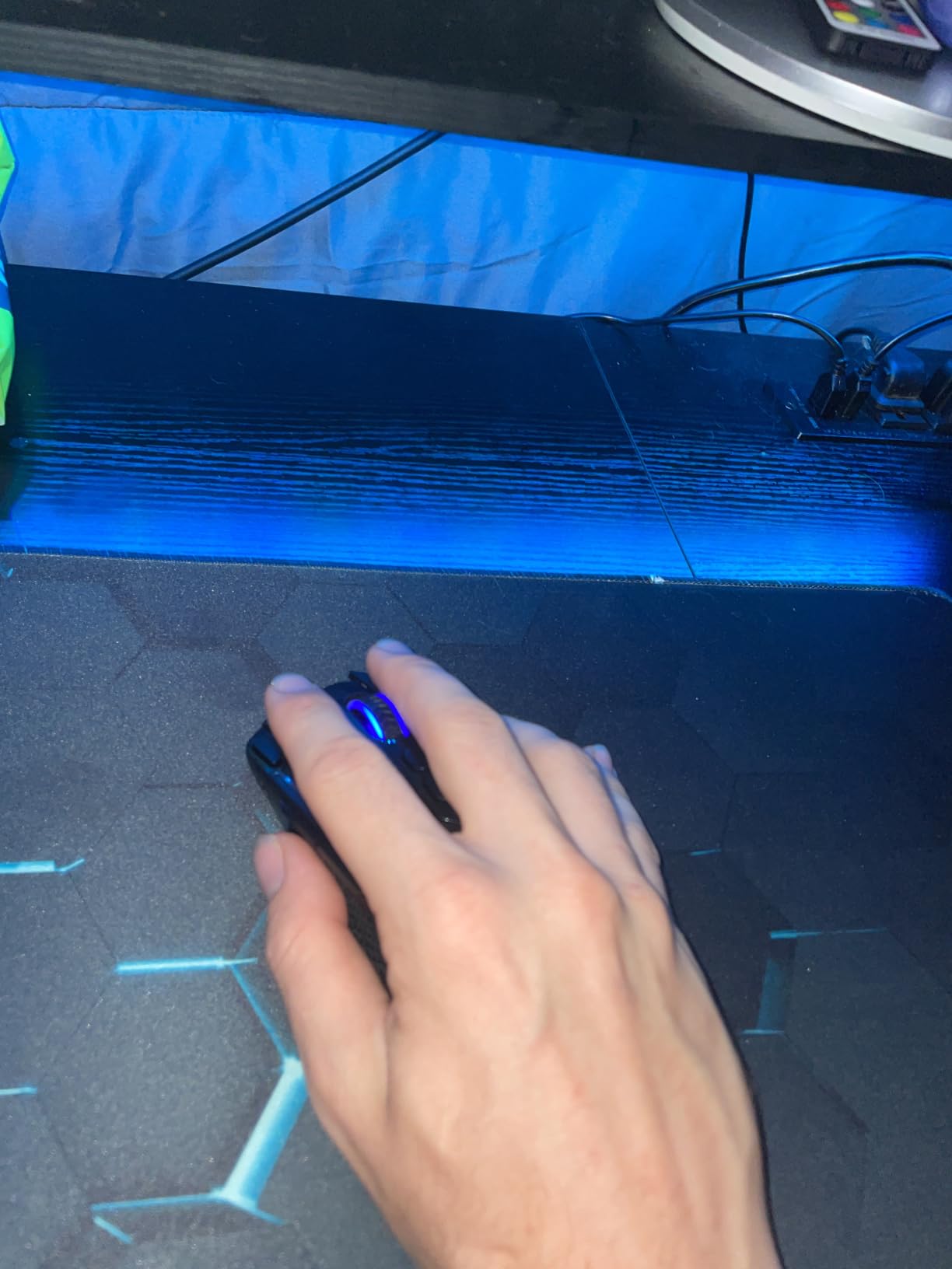 Redragon M810 PRO Wireless RGB Gaming Mouse 10000 DPI Remapping Keys | Cable-Free 0 Delay, Rapid-Fire Macro Keybinds, Vibing Backlight, Ergonomic Grip Body Comfort customer photo 1