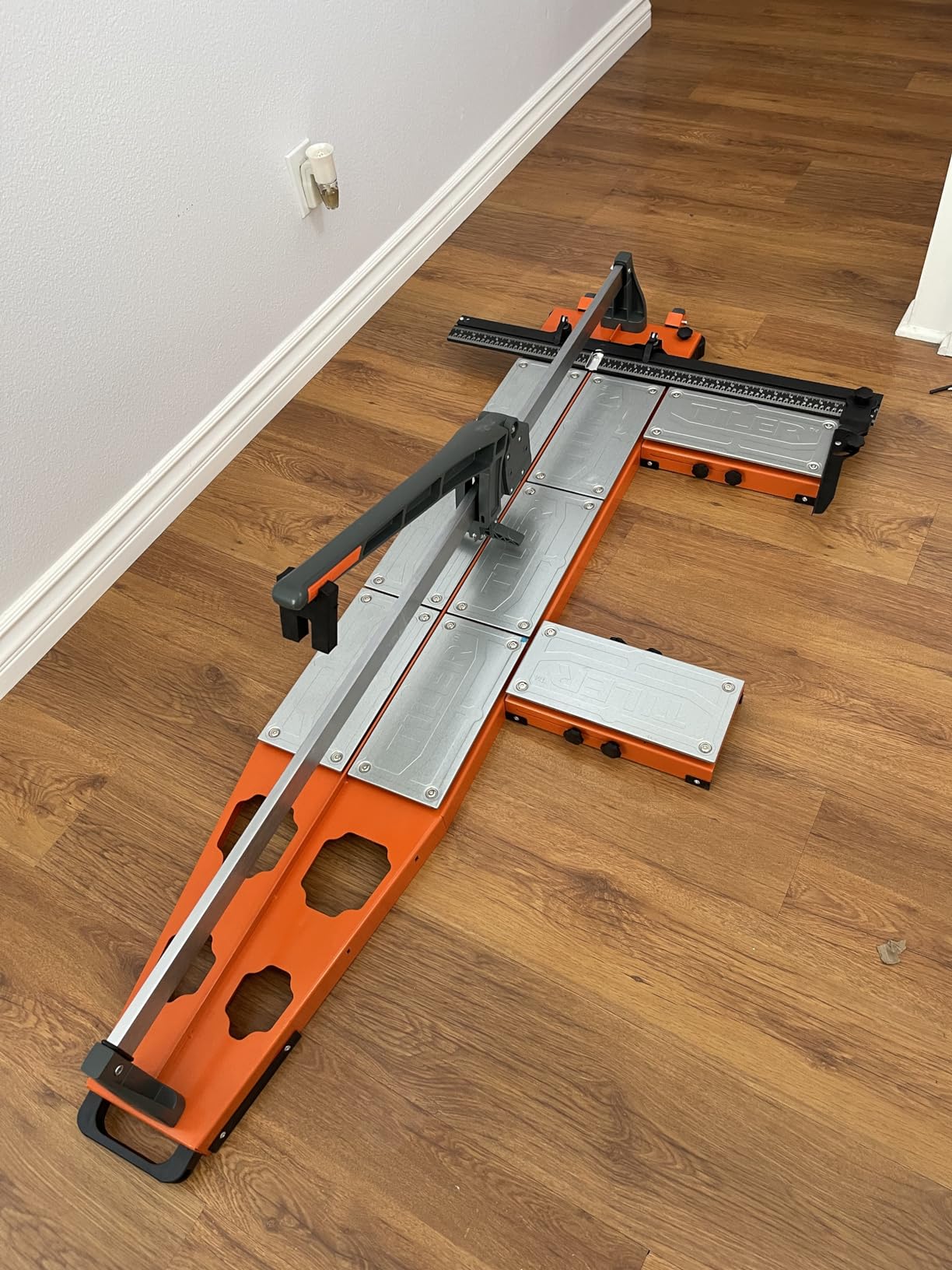 TILER 25 Inch Manual Tile Cutter, Professional Procelain Ceramic Tile Cutter with Free Bag, Removable Scale & Tungsten Carbide Cutting Wheel, Anti-Skid Feet 8106X customer photo 2