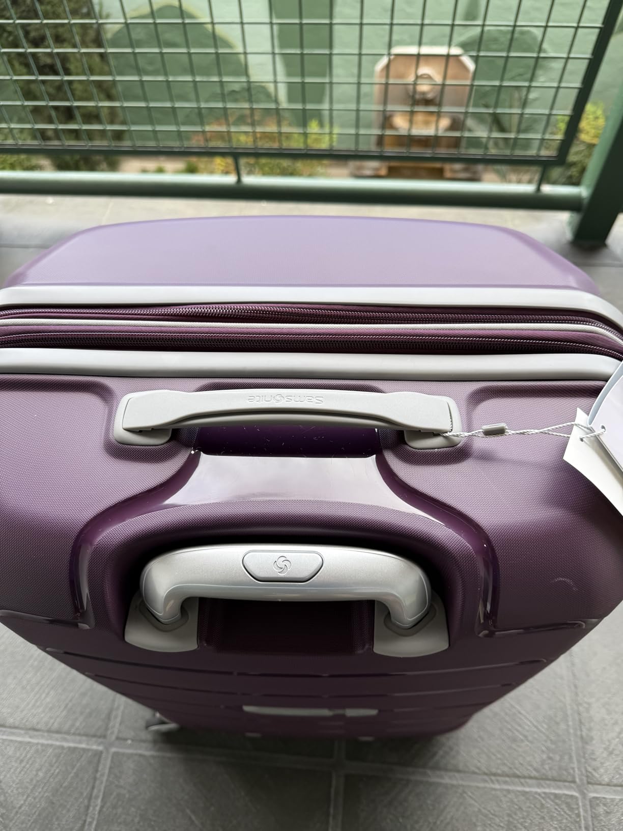 Samsonite Freeform Medium Luggage with Dual 360° Spinner Wheels - Checked Suitcase - TSA Lock, Airline-Approved - Lightweight Durable Polypropylene Expandable Hardshell - Amethyst Purple customer photo 1
