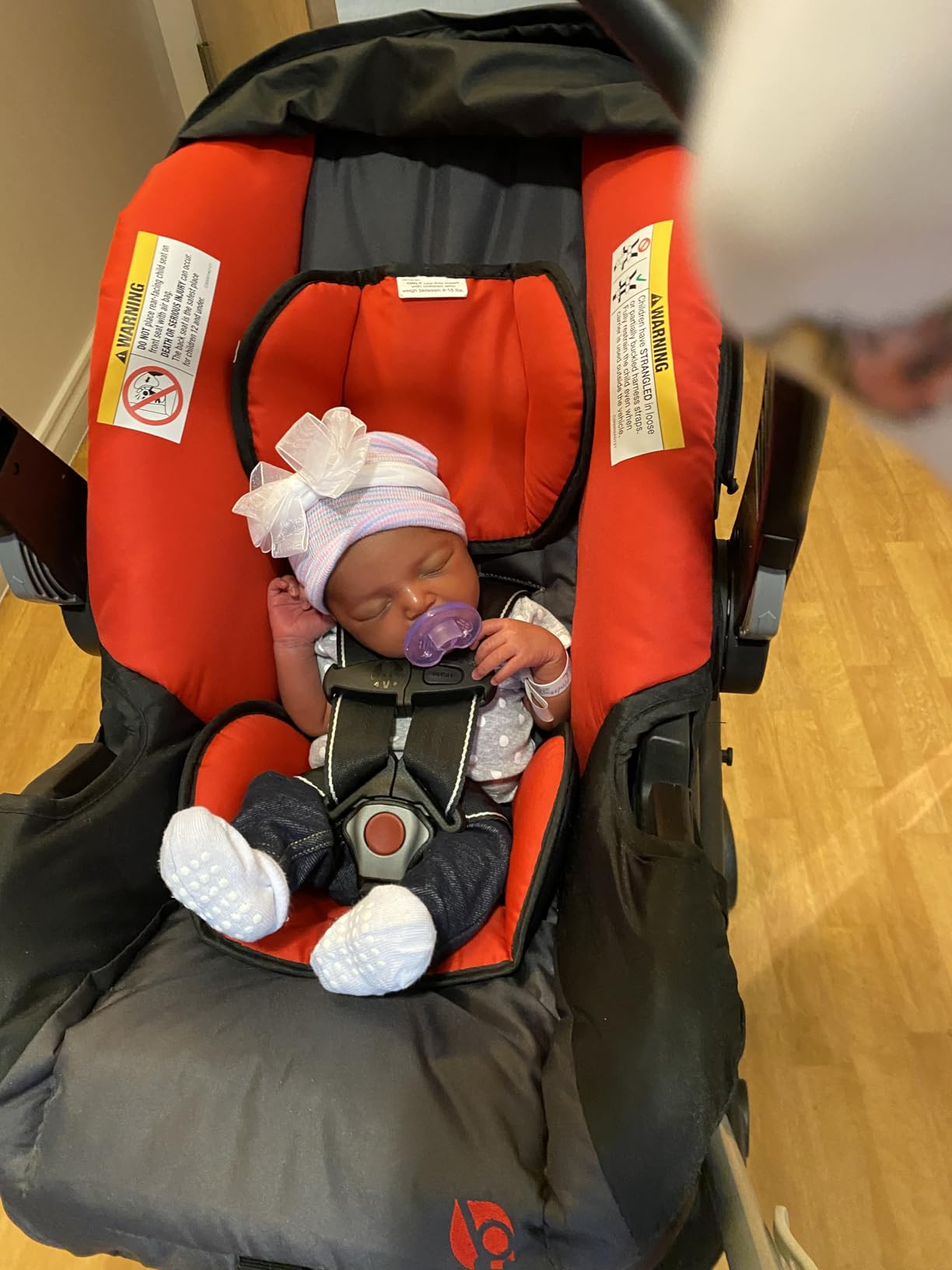 Baby Trend EZ-Lift™ Plus Infant Car Seat, Ultra Grey – Newborn Comfort Padding, Lightweight Carry Build, Adjustable Harness System customer photo 1