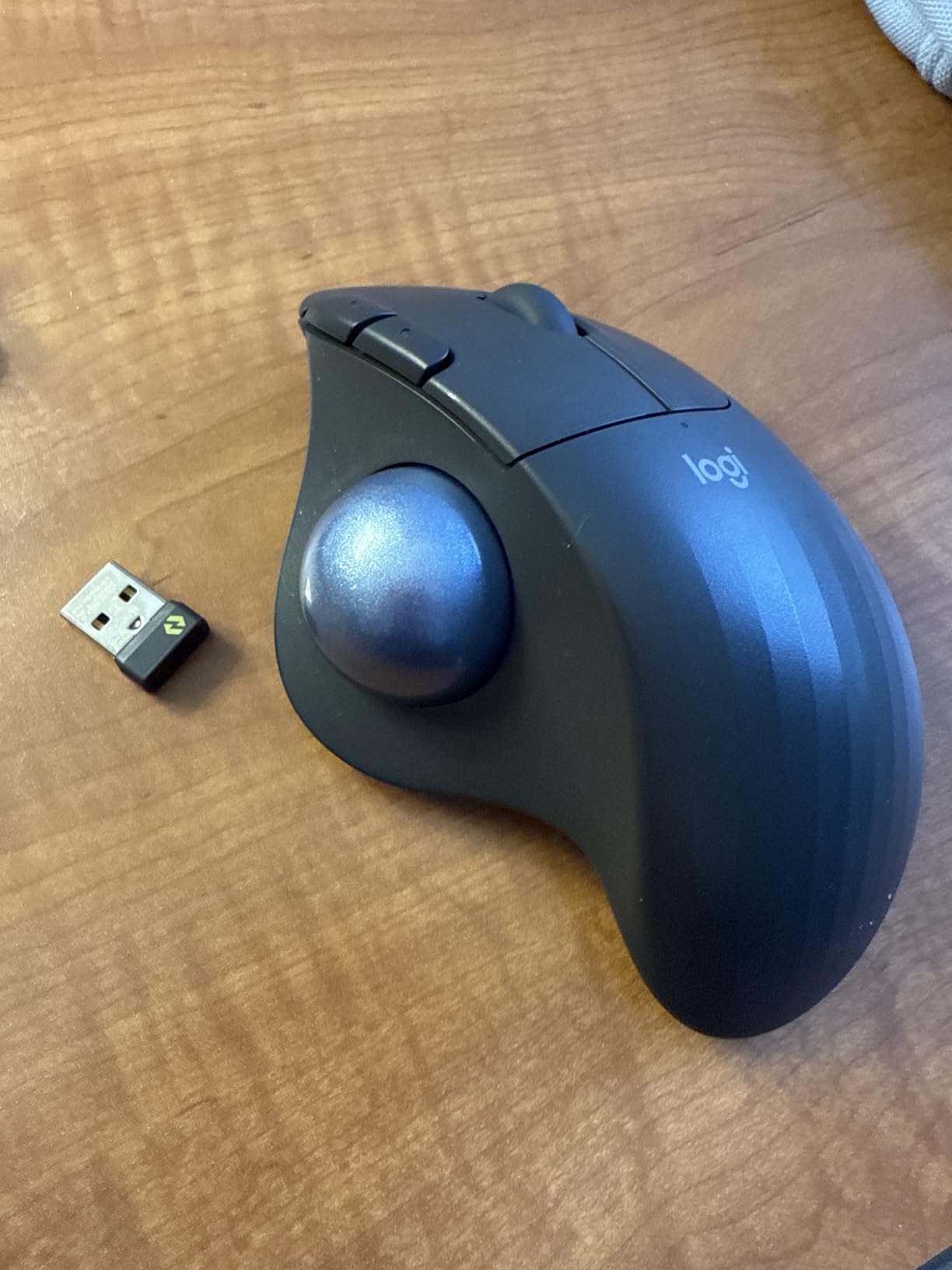 Logitech Ergo M575S Wireless Bluetooth Trackball Mouse - Graphite Blue Ball customer photo 2
