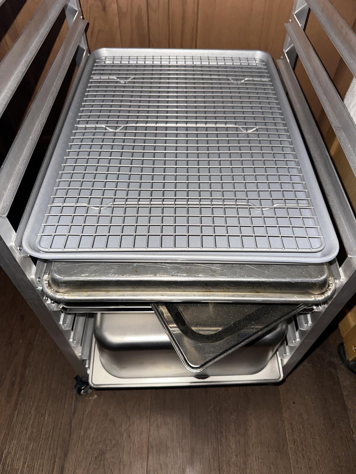 Amazon Basics Ceramic Nonstick Baking Sheets & Cooling Rack Set, Dishwasher Safe, Oven Safe, Half Sheet Size, Gray, 2-Pack customer photo 1