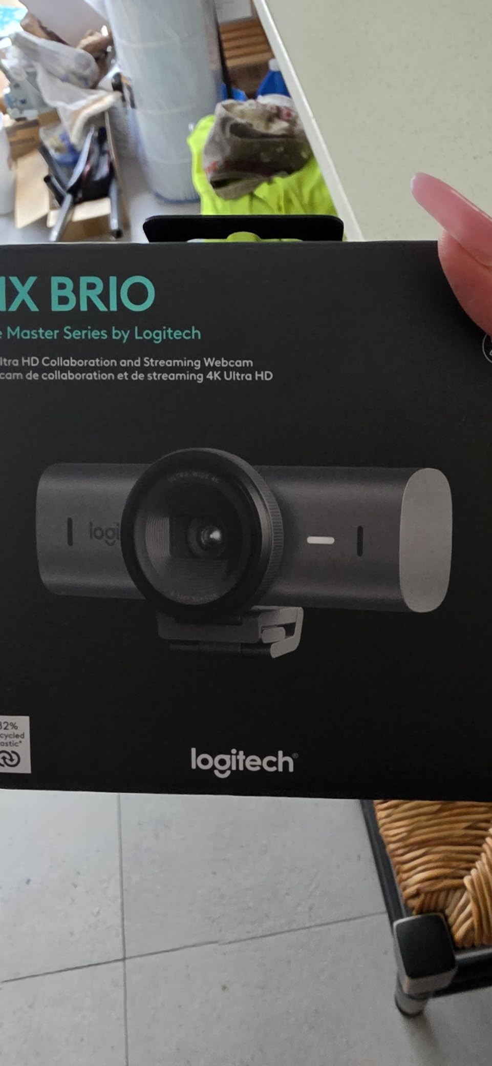 Logitech MX Brio Ultra HD 4K Webcam Collaboration and Streaming - Graphite customer photo 1