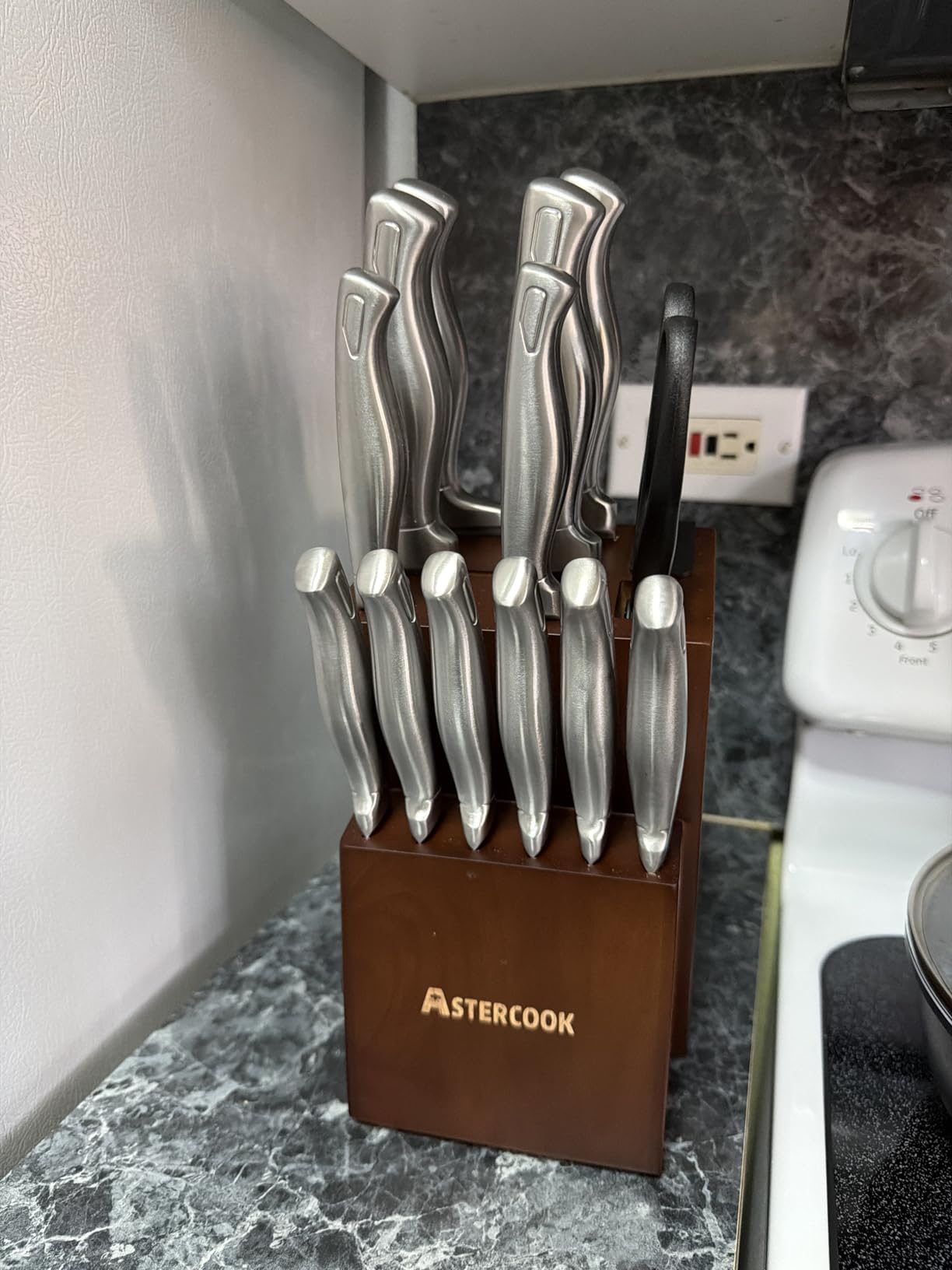 Astercook Knife Set, 15-Piece Kitchen Knife Set with Block, Built-in Knife Sharpener, German Stainless Steel Knife Block Set, Dishwasher Safe Kitchen Utensils Set customer photo 2