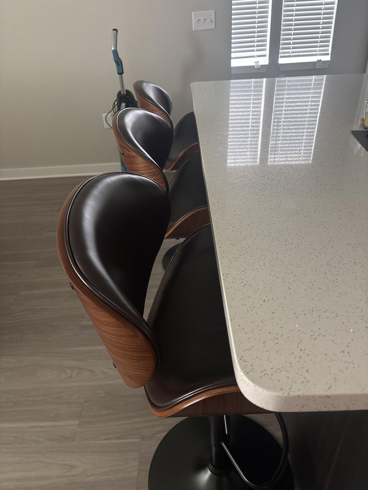 YaFiti Swivel Bar Stools Set of 2, Bar Stools for Kitchen Counter, Black customer photo 2