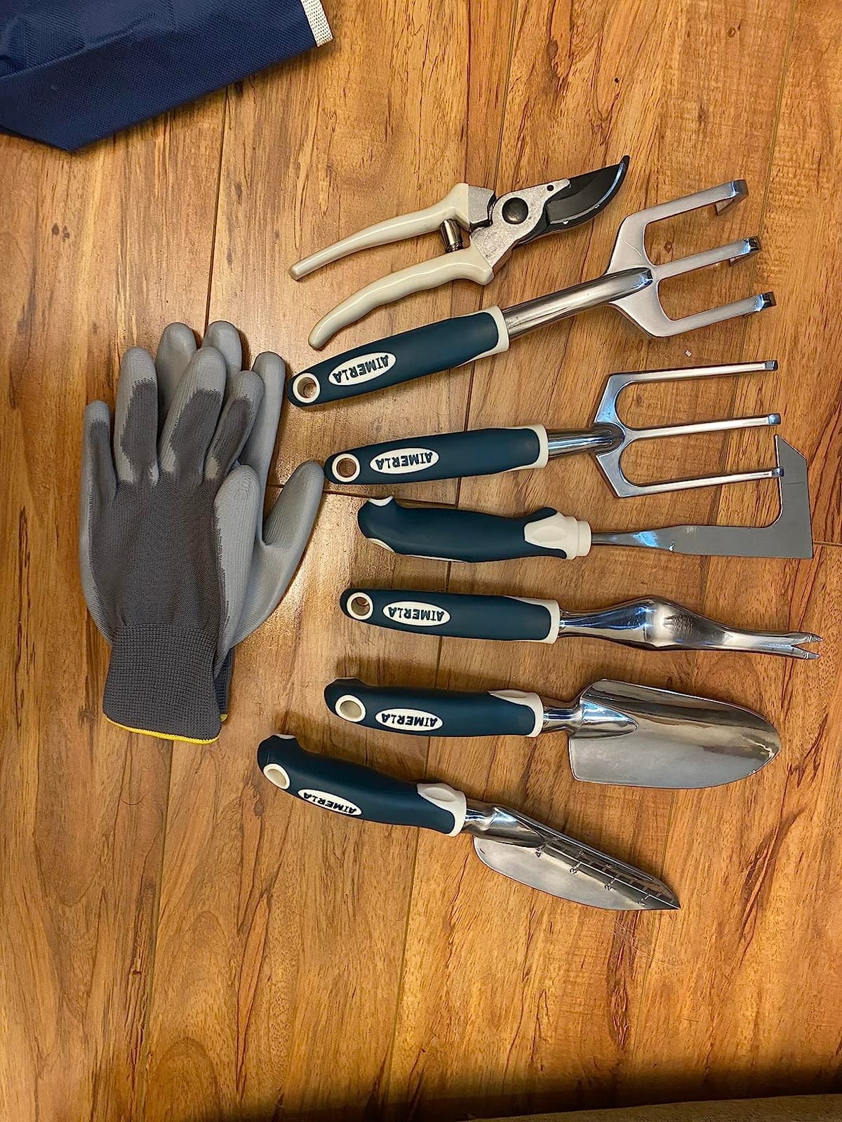 Aimerla Gardening Tools Set of 9 Heavy Duty Garden Tools with Non-Slip Rubber Grip with Large Garden Bag, Durable for Garden, Weeding, Gifts for Women,Men customer photo 2
