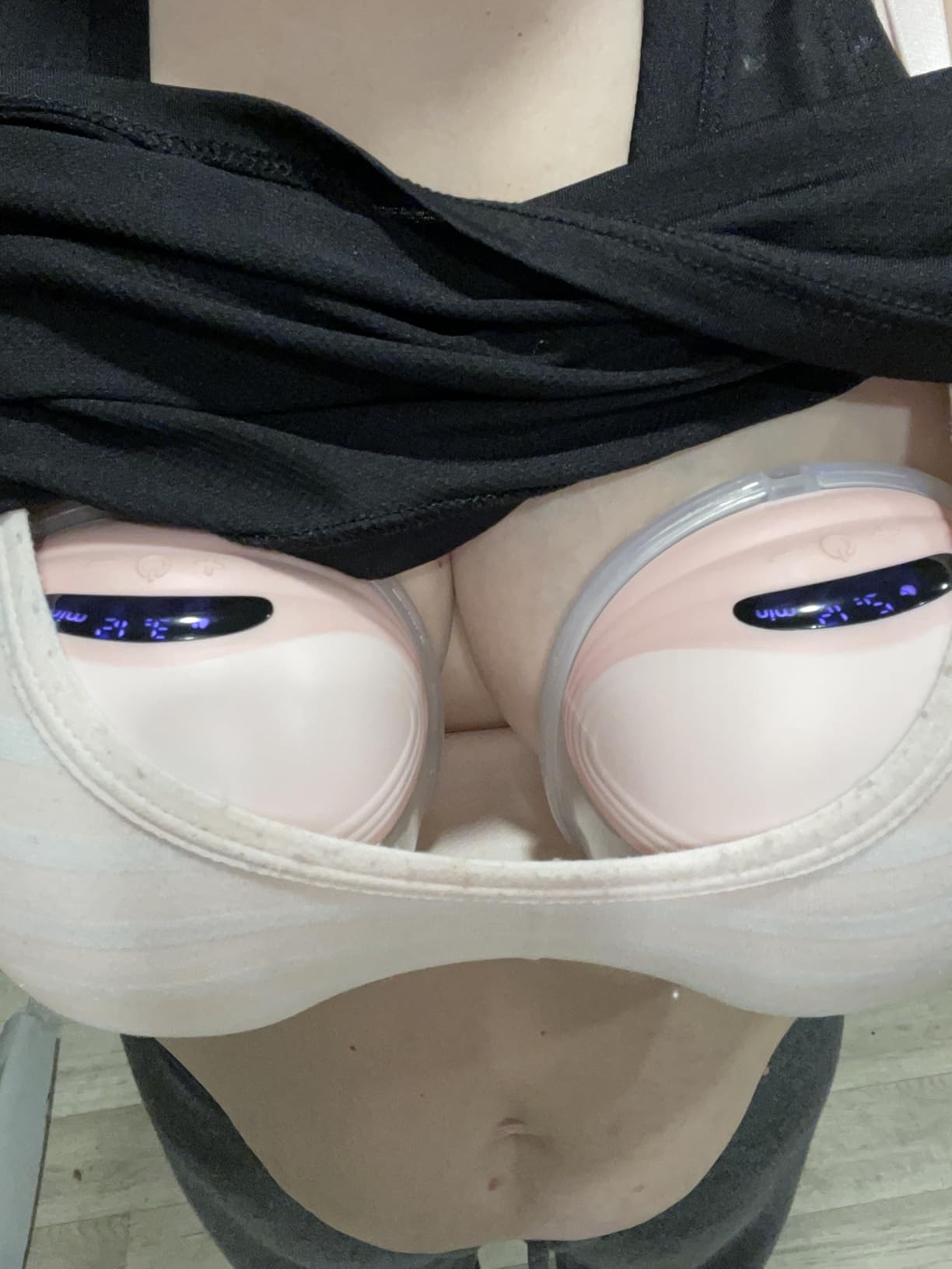 MomMed Wearable Breast Pump (Model S21) – Double Electric Hands-Free Breast Pump, Leak-Proof Design, 3 Modes (Stimulation, Expression, Auto) & 12 Vacuum Levels, Portable and Quiet customer photo 1