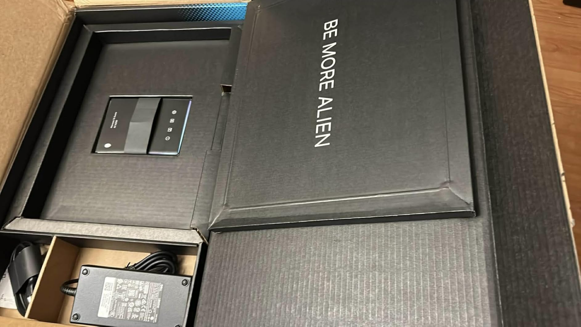 Alienware 16 Aurora Gaming Laptop, RTX 5050, Intel Core 7 240H customer photo 1