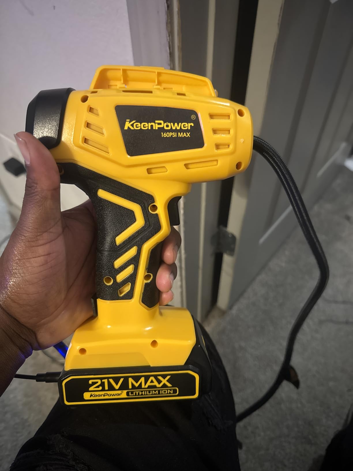 KeenPower Tire Inflator Portable Air Compressor 21V Battery Powered 160PSI customer photo 2