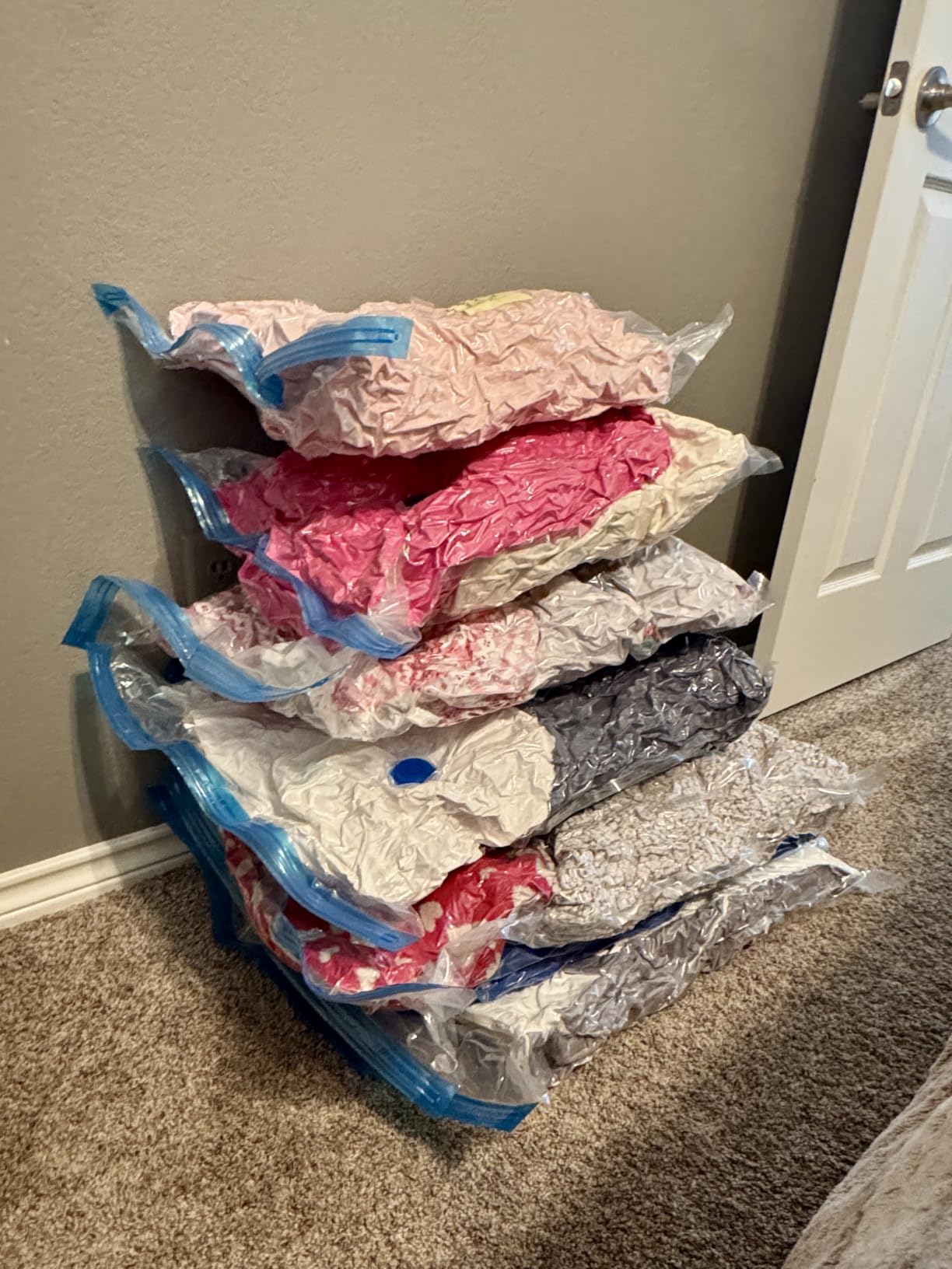 4 XXL Jumbo Vacuum Storage Bags for Bedding, Space Saver with Hand Pump customer photo 1