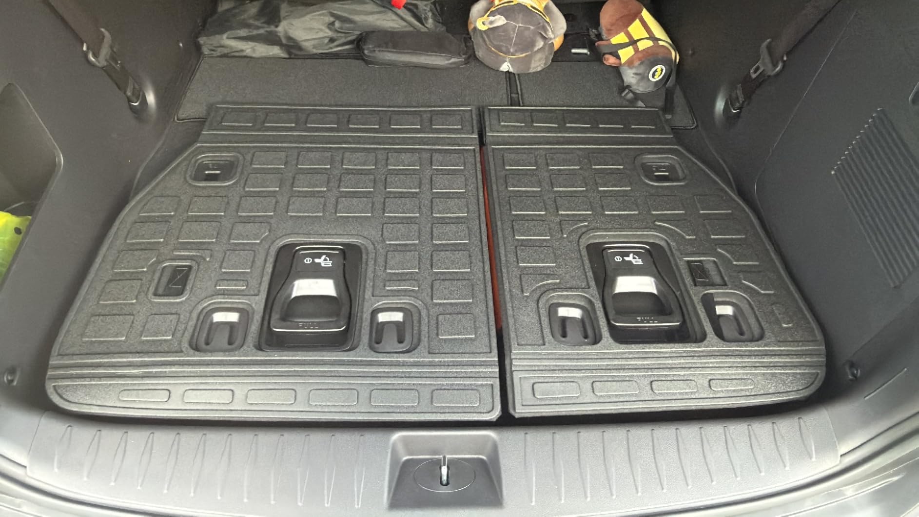 Cargo Mat for 2022-2026 Kia Carnival Gas/2025 2026 Carnival Hybrid customer photo 1
