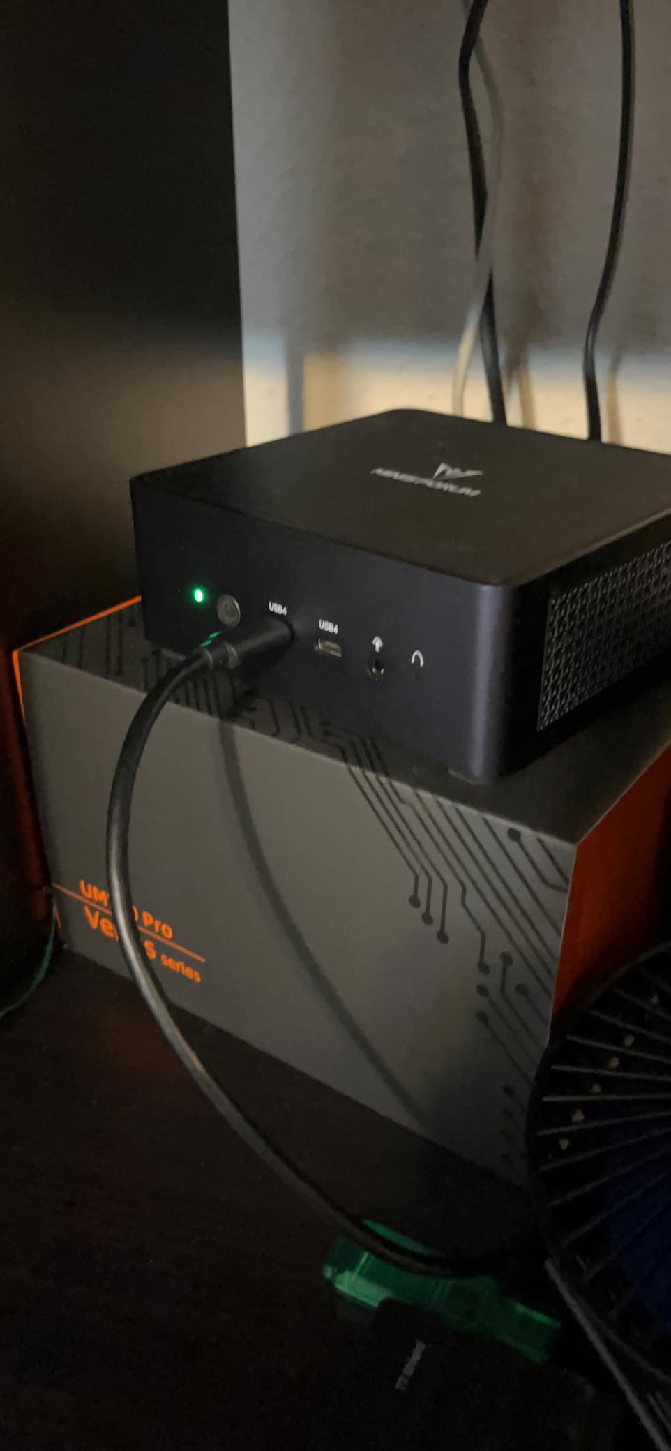 MINISFORUM Venus UM790 Pro Mini PC AMD Ryzen 9 7940HS up to 5.2 GHz 32 GB DDR5 1TB SSD with AMD Radeon 780M, 4X USB3.2, 2X USB4, 2xHDMI 2.1, 2X PCIe4.0, Wi-Fi 6E/BT5.3, RJ45 2.5 G customer photo 2