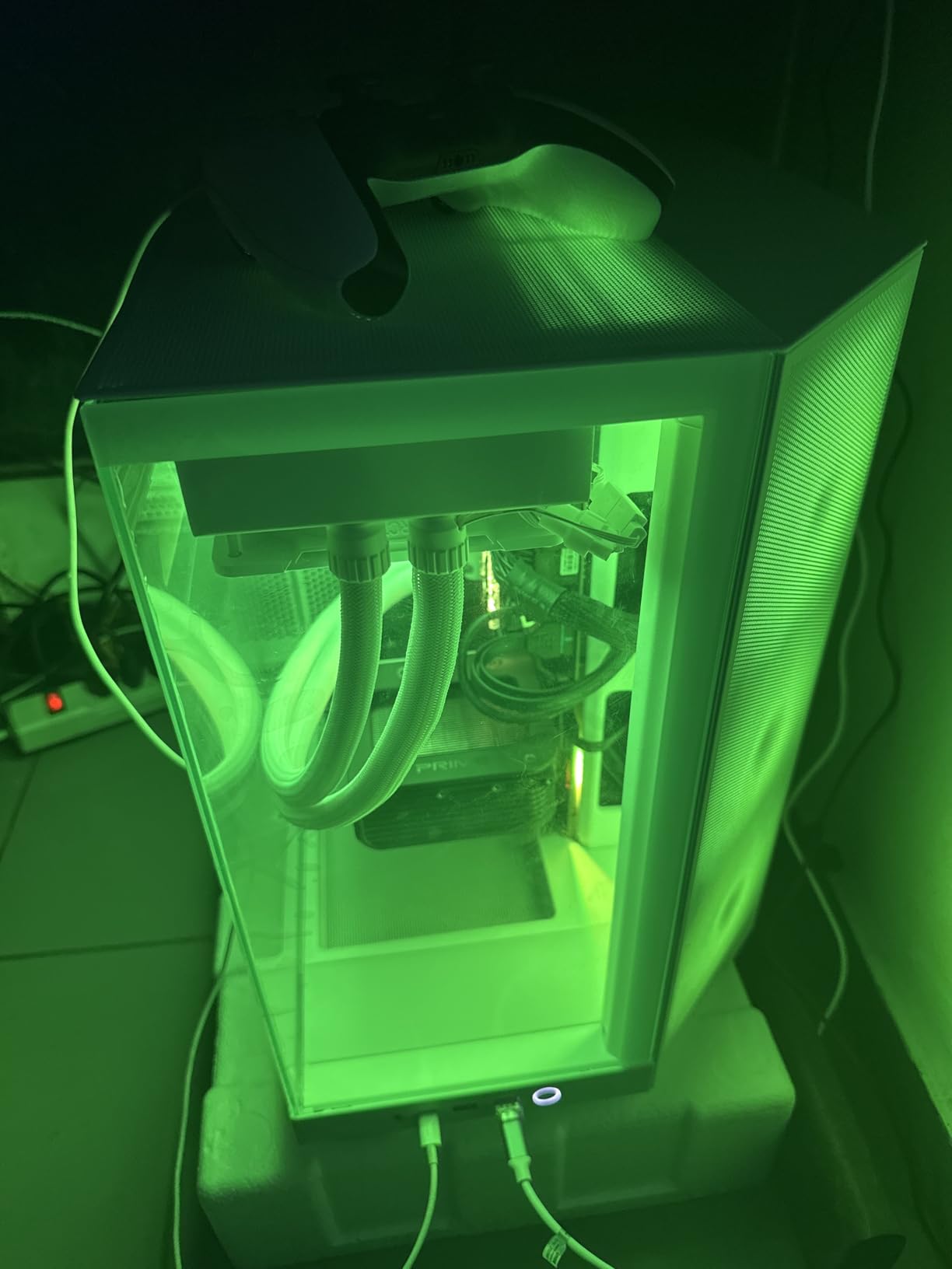 NZXT H6 Flow RGB Mid-Tower Airflow Case with 3 RGB Fans, Panoramic Glass Panels, Cable Management - Black customer photo 1