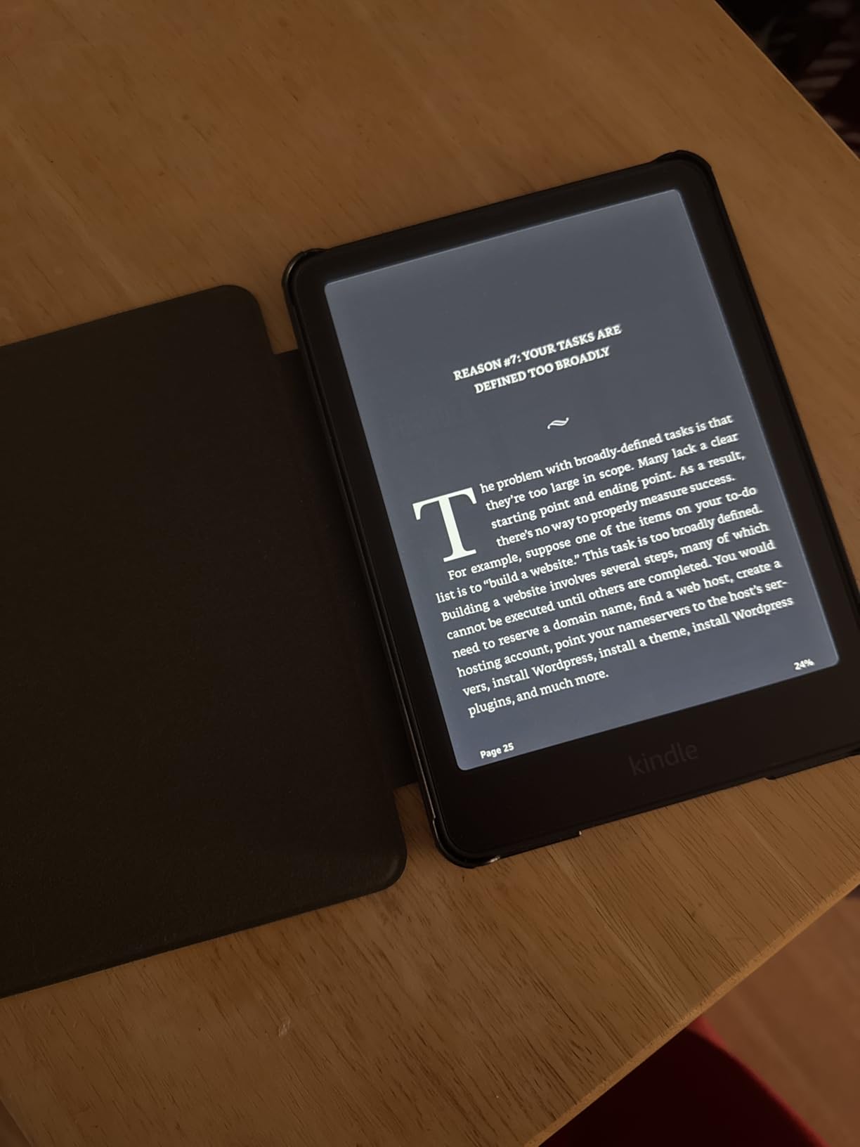 Amazon Kindle Paperwhite Signature Edition 32GB (newest model) – 20% faster with auto-adjusting front light, wireless charging, and weeks of battery life – Metallic Black customer photo 1