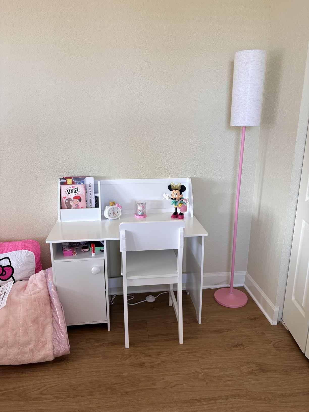 UTEX Wooden Kids Desk and Chair Set with Hutch and Storage for Ages 5-12 customer photo 2