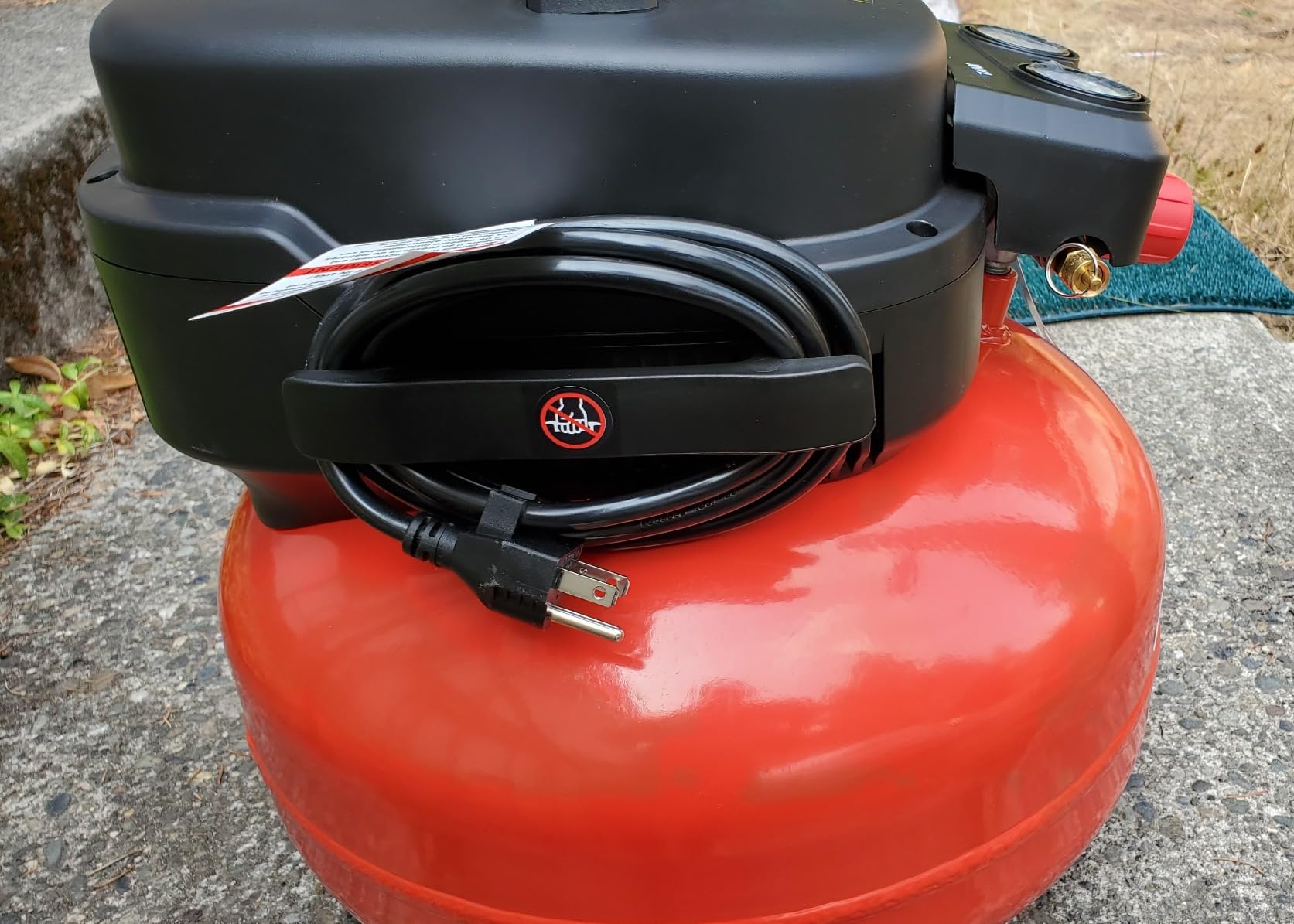 ECOMAX Pancake Air Compressor MAX 150 PSI, 2.6 CFM @90 PSI, Oil-Free customer photo 1