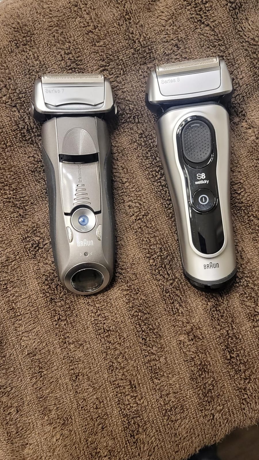 Braun Series 8 Electric Razor for Men, with 4+1 Shaving Elements & Precision Long Hair Trimmer, Close & Gentle Even on Dense Beards, Wet & Dry Electric Razor with 60min Runtime, 8517s Galvano Silver customer photo 1