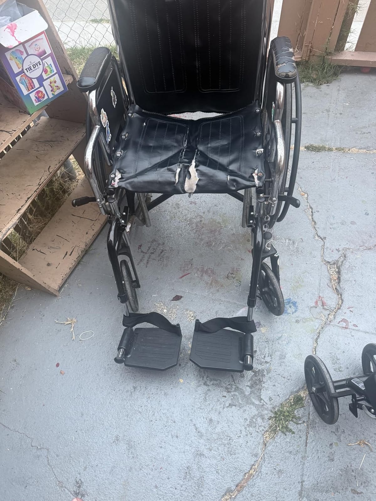 Economy Footrest for Standard Wheelchairs and Transport Chair, Composite Footplates And Heel Loops,Universal Swing-Away Footrests, wheelchair replace parts.Same function as T93HEP, PH-SF.(1 Pr, Black) customer photo 1