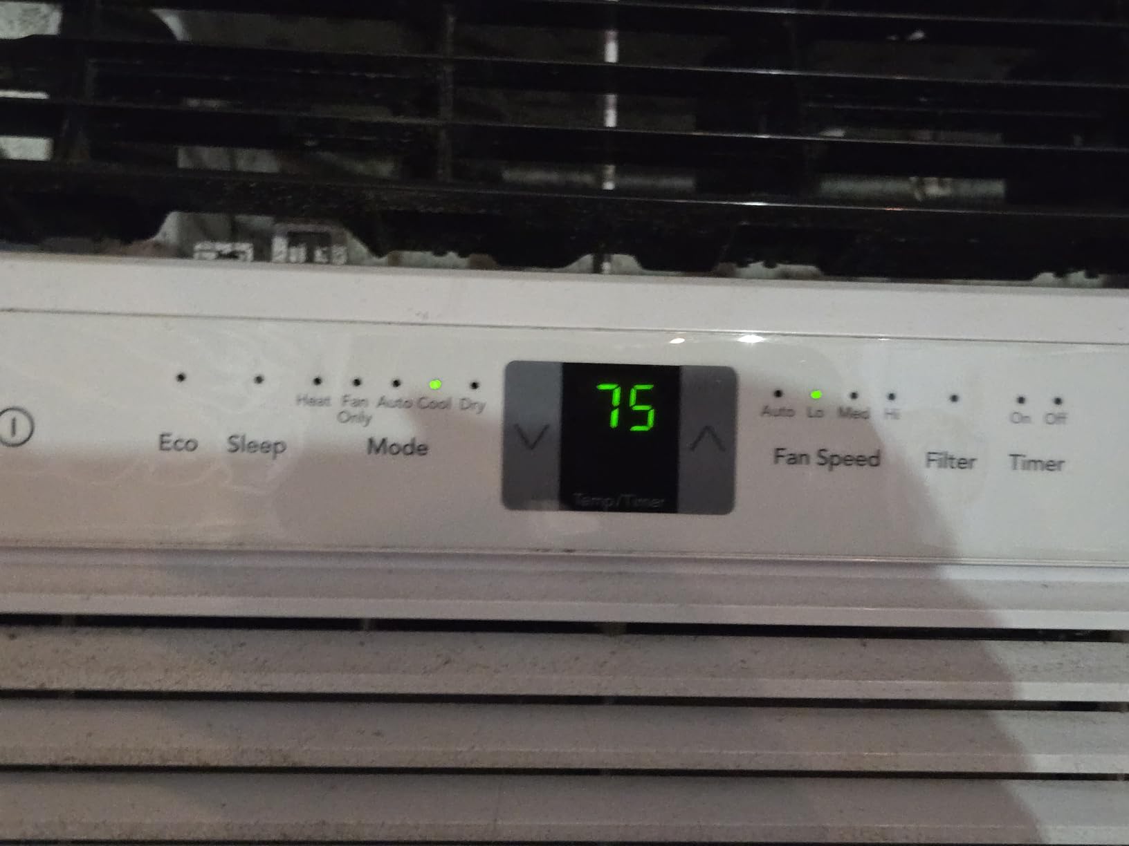 Frigidaire 8,000 BTU Window Air Conditioner with Supplemental Heat, Cools & Heats Up to 350 Sq. Ft., Remote Control, Quiet Operation, Eco Mode, 3 Fan Speeds, White customer photo 2