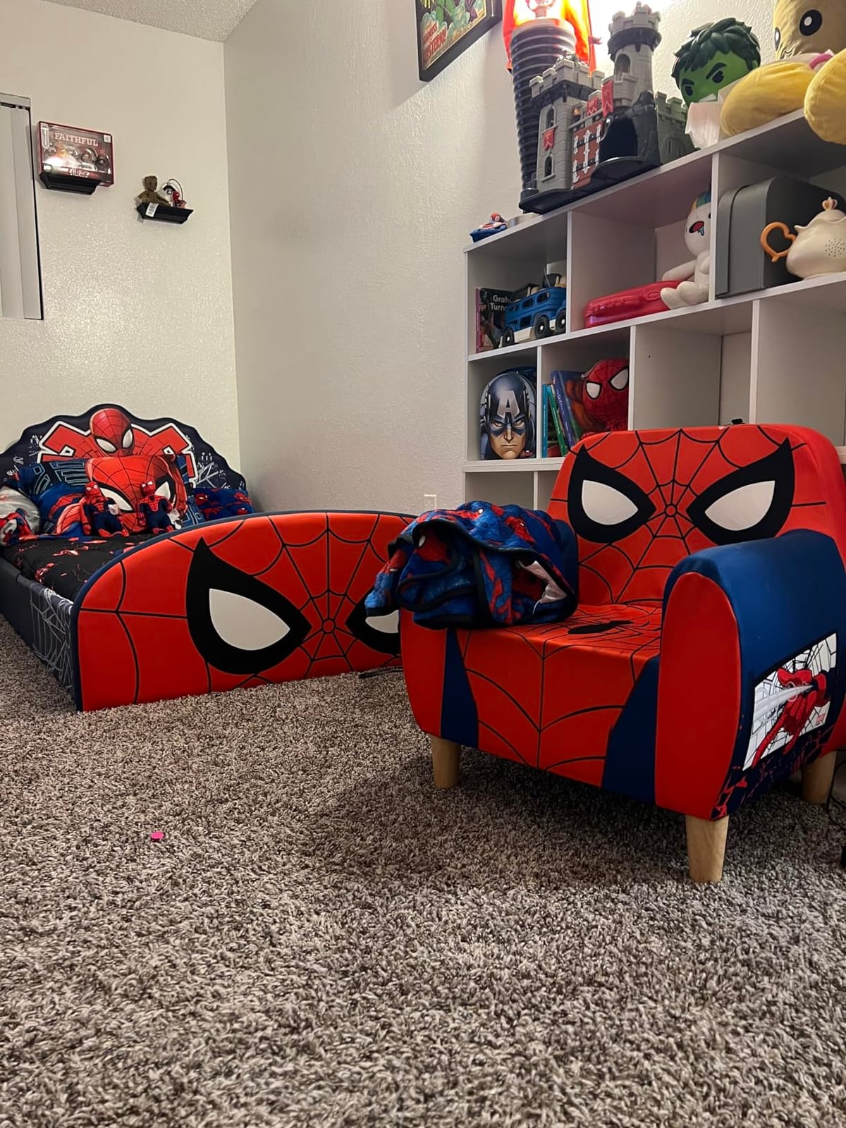 Delta Children Marvel Spider Man Upholstered Twin Bed, Red/Blue customer photo 2