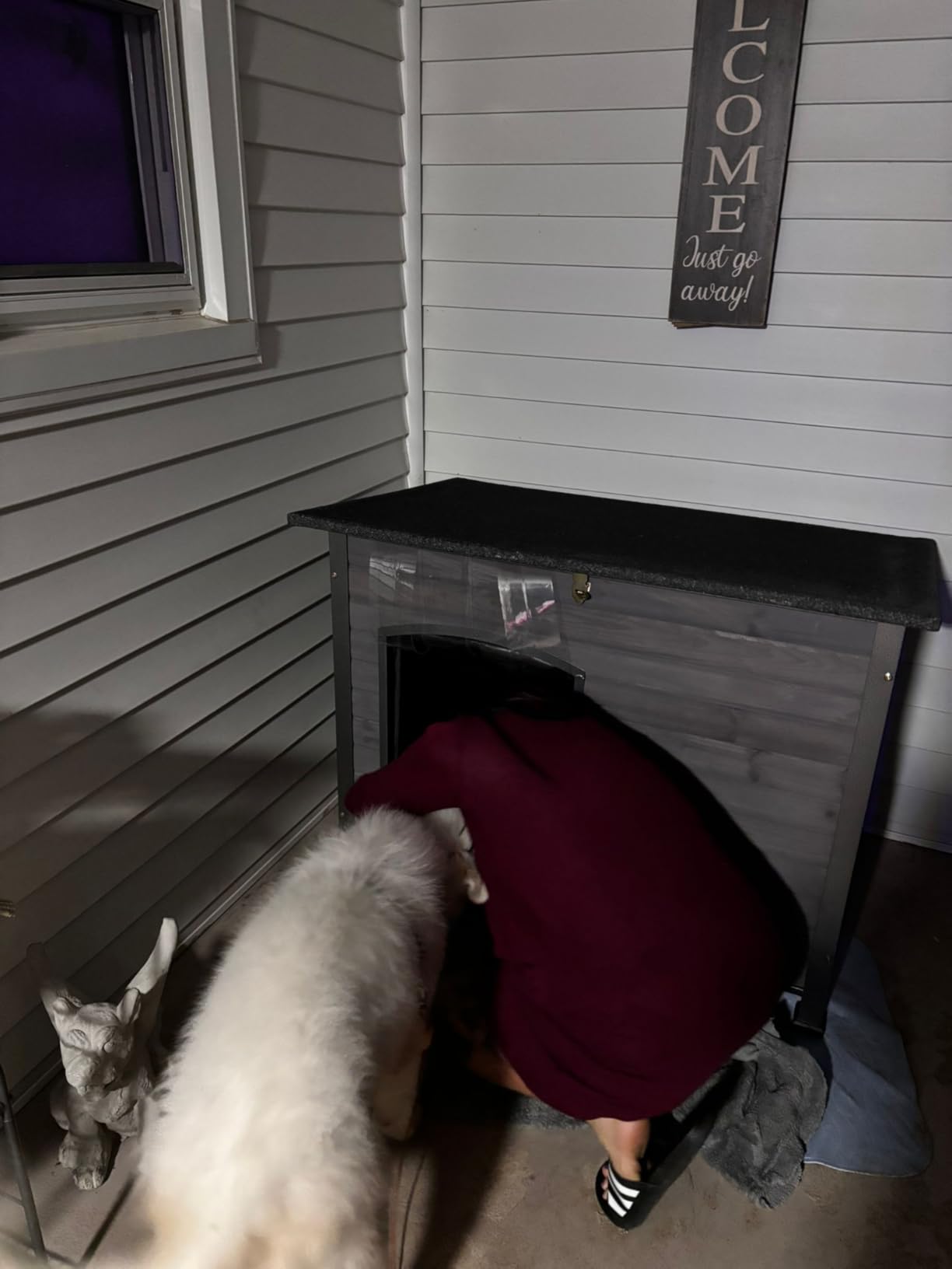 Suumerpety Indoor Outdoor Dog House,Anti-Chewing Iron Frame Dog Kennel,Wood Warm Pets Home,Weatherproof Outside Shelter for Feral Animal 33.5