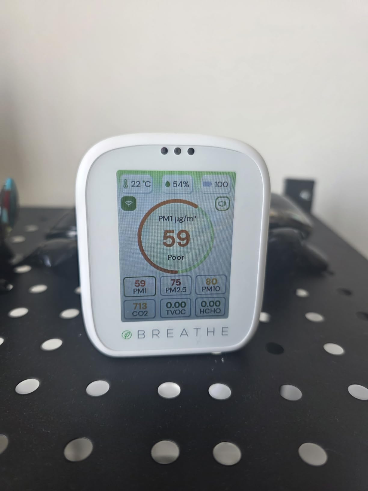 BREATHE Airmonitor Plus Indoor Air Quality Monitor w/CO₂, PM & App. Gen 2. | Professional-Grade NDIR Sensor, PM1, PM10, TVOC, Formaldehyde, Smart Alerts, 90-Day History, CSV Export. 6 Hour Battery Life. customer photo 1