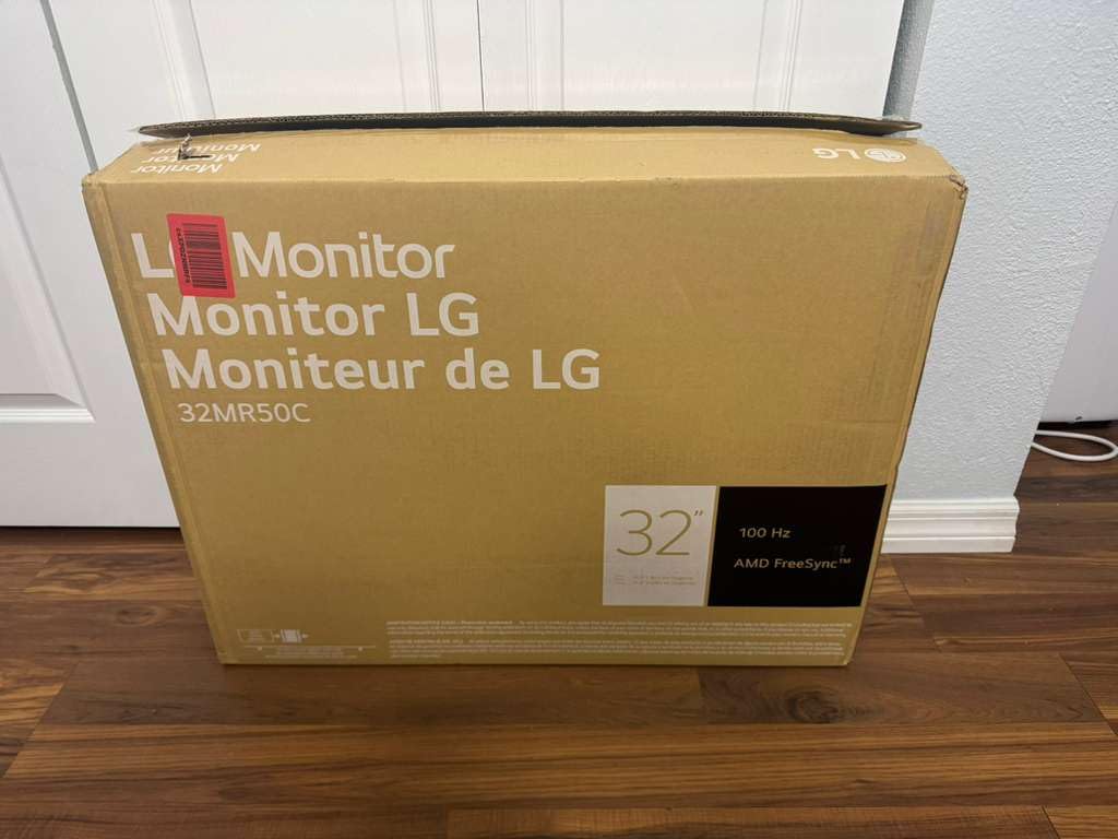 LG 32MR50C-B Curved Monitor 32-Inch FHD 100Hz AMD FreeSync OnScreen Control Dynamic Action Sync Black Stabilizer Tilt Stand (HDMI) - Black customer photo 1