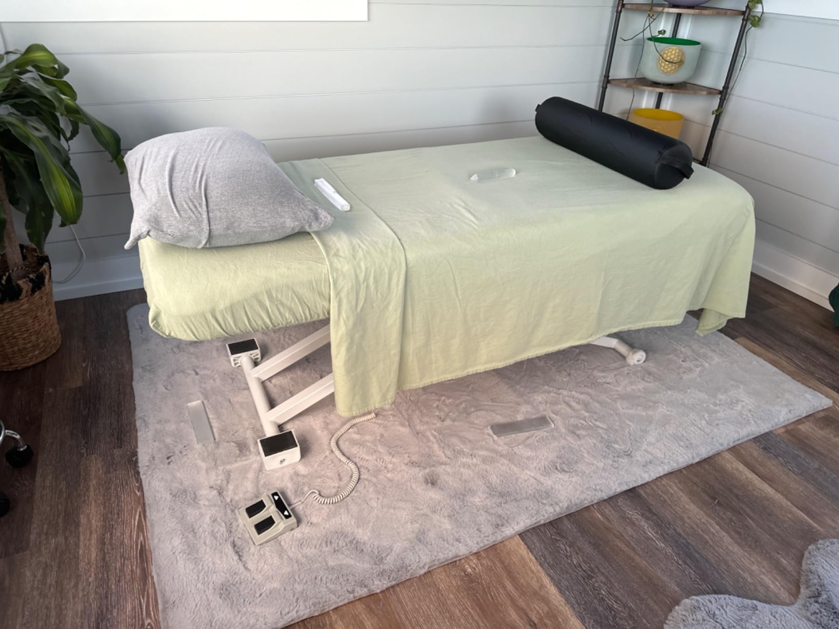 Professional Electric Massage & Spa Table, Flat Top, Black customer photo 2