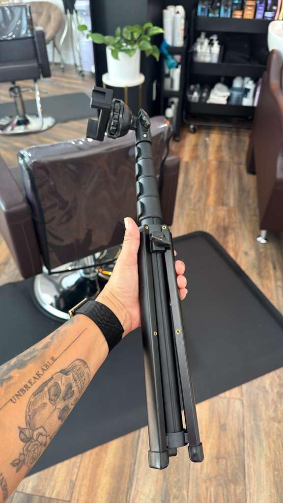 Amazon Basics 64-inch Extendable Tripod for iPhones and Smartphones, Selfie Stick Mode and Phone Tripod Mode, Black customer photo 1