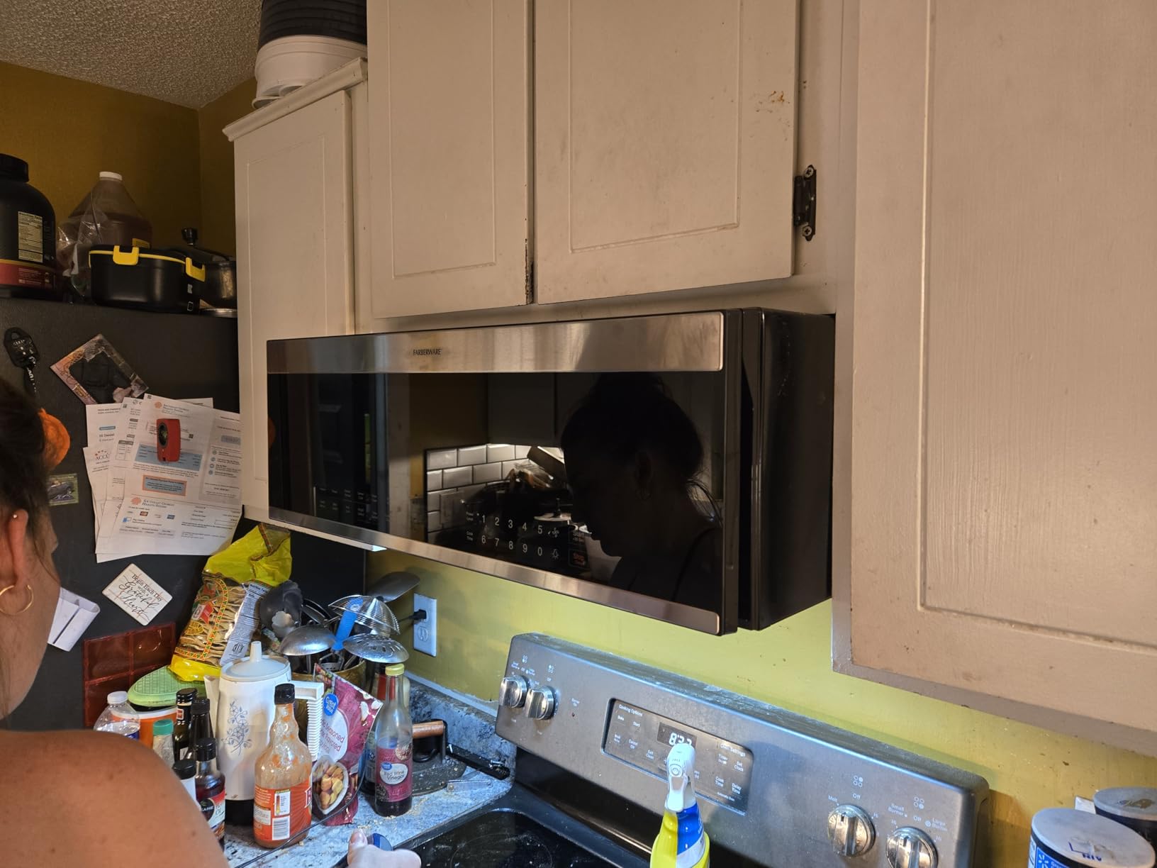 Farberware 1.7 Cu. Ft. Over-the-Range Microwave Oven – 1000 Watts Power, Auto Cook Settings, Defrost, Easy Clean and Child Safety Lock - Black customer photo 2