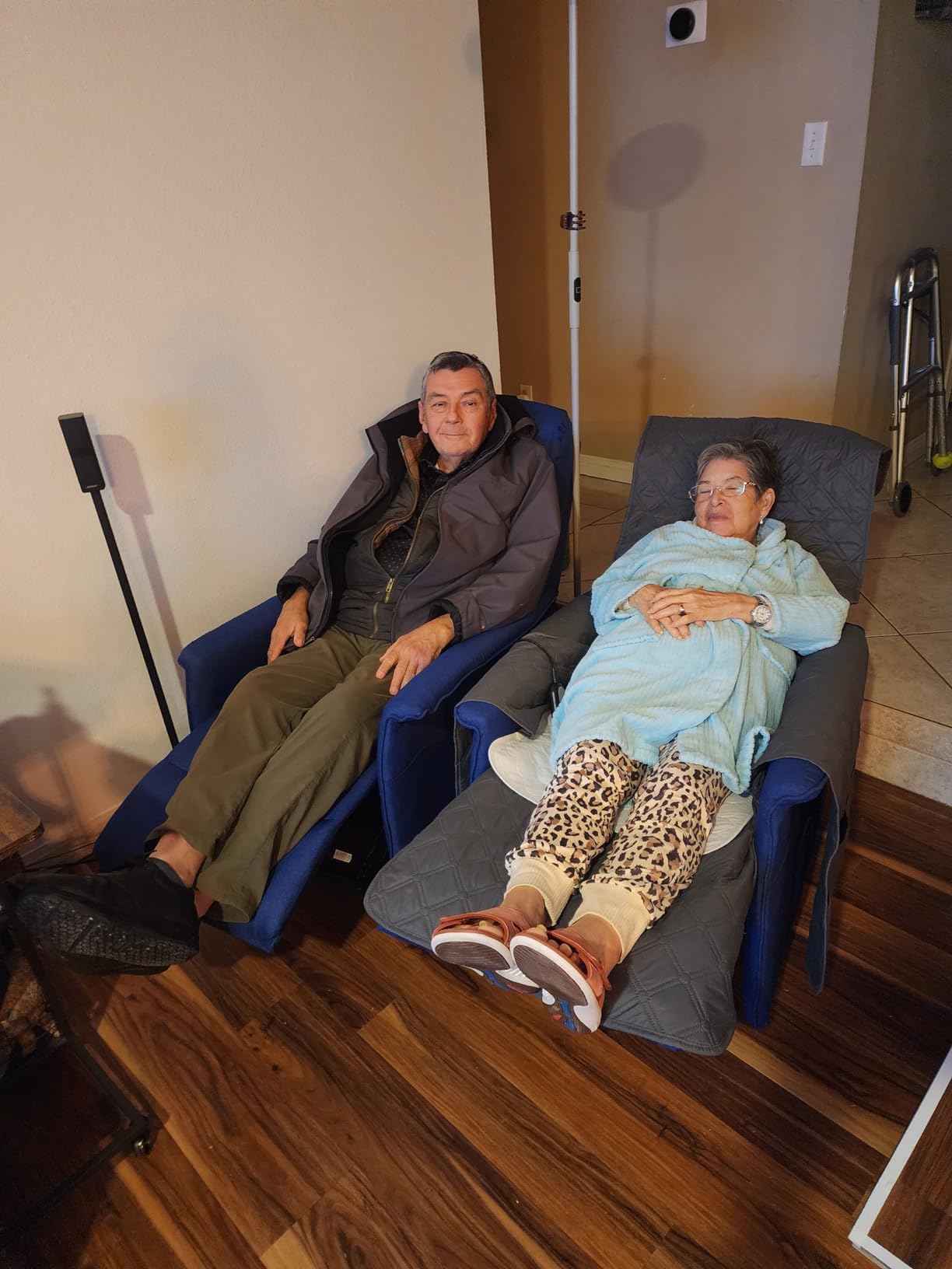 HOMCOM Power Lift Recliner Chair for Elderly, Easy Assembly, Black customer photo 1