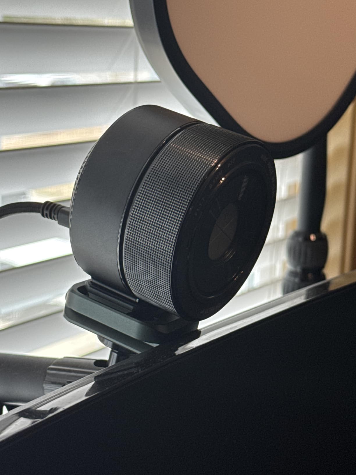 Razer Kiyo Pro Ultra 4K Webcam, Large Sensor, Built-in Mic and Shutter customer photo 1