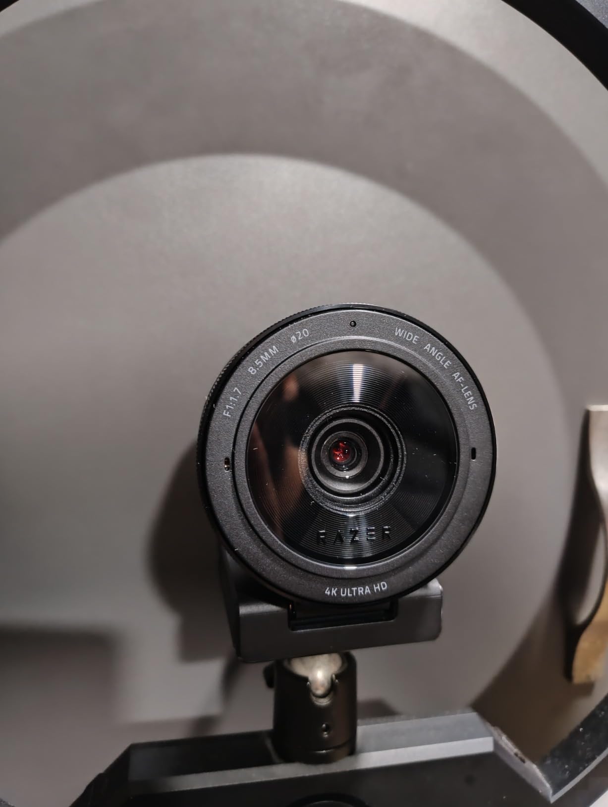 Razer Kiyo Pro Ultra 4K Webcam, Large Sensor, Built-in Mic and Shutter customer photo 2