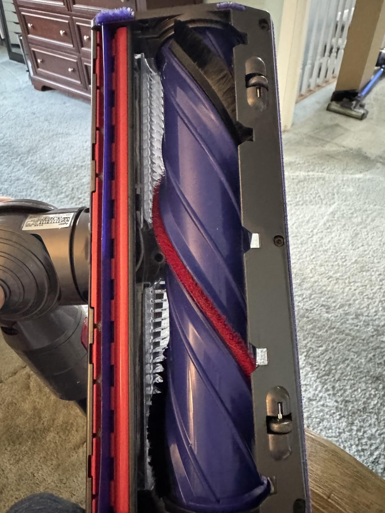 Dyson V8 Plus Cordless Vacuum, Cleans Hard Floors and Carpets, Detangles, Converts to Handheld, 115AW, 2 Power Modes, Up to 40 Minutes¹ customer photo 1