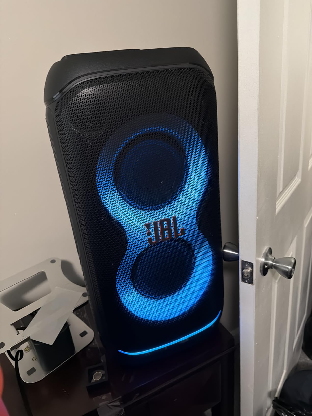 JBL PartyBox Stage 320 - Portable Party Speaker with Telescopic Handle & Wide, Sturdy Wheels, Powerful JBL Pro Sound, Futuristic lightshow, Up to 18 Hours of Play time, Splash Proof (Black) customer photo 2