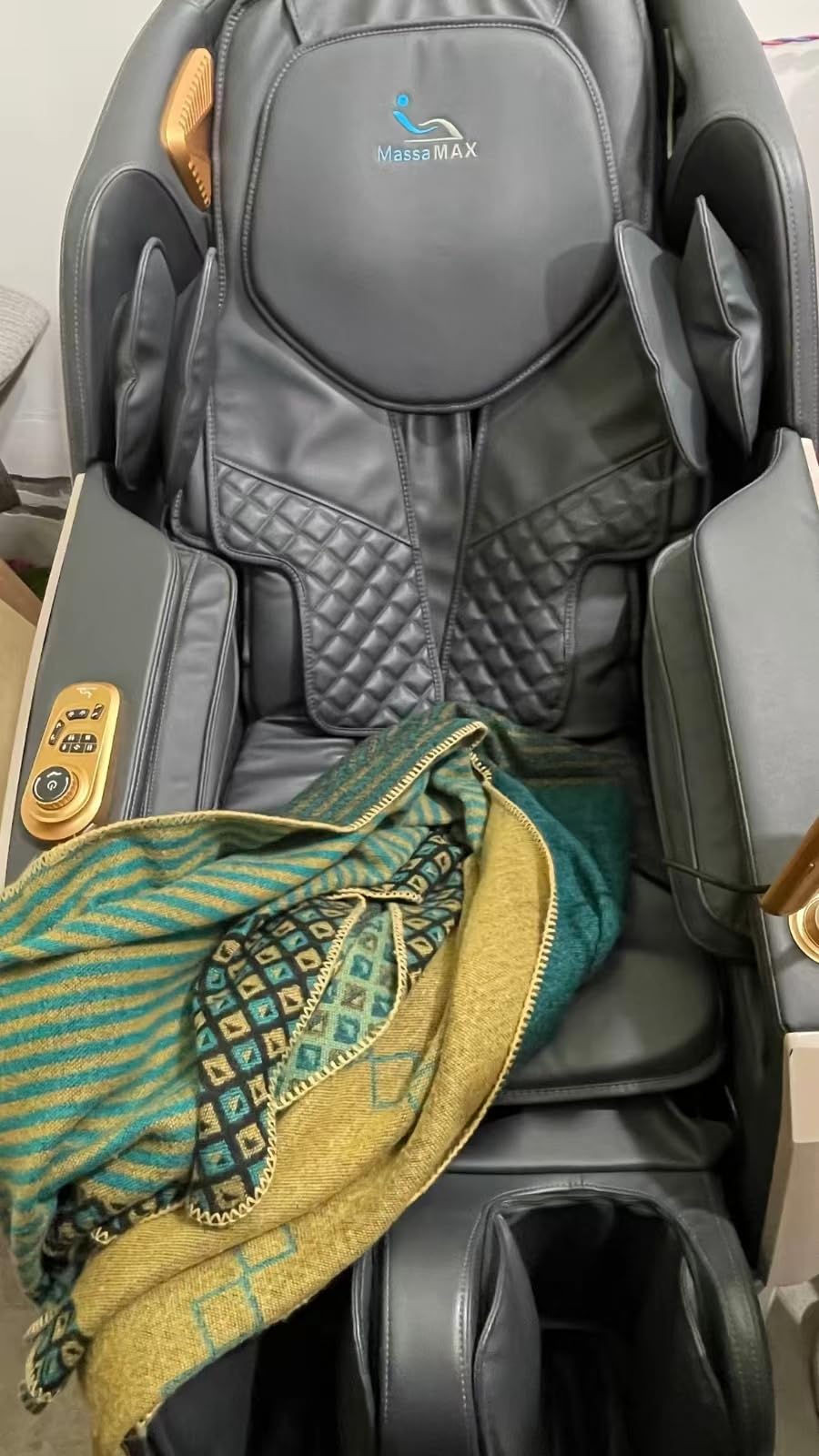 MassaMAX MT339 4D Massage Chair Full Body Recliner, OTA Update, Deep Black customer photo 2