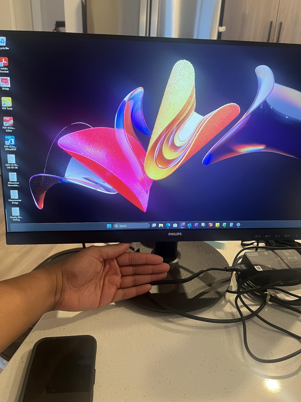 Philips 22 Inch Computer Monitor FHD 100Hz VA VESA Flicker-Free, 221V8LB | 1920×1080 LED Monitor, 4ms GtG, Adaptive Sync, HDMI 1.4, Tilt Adjust, Low Blue Light, 4yr Advance Replacement Warranty customer photo 1