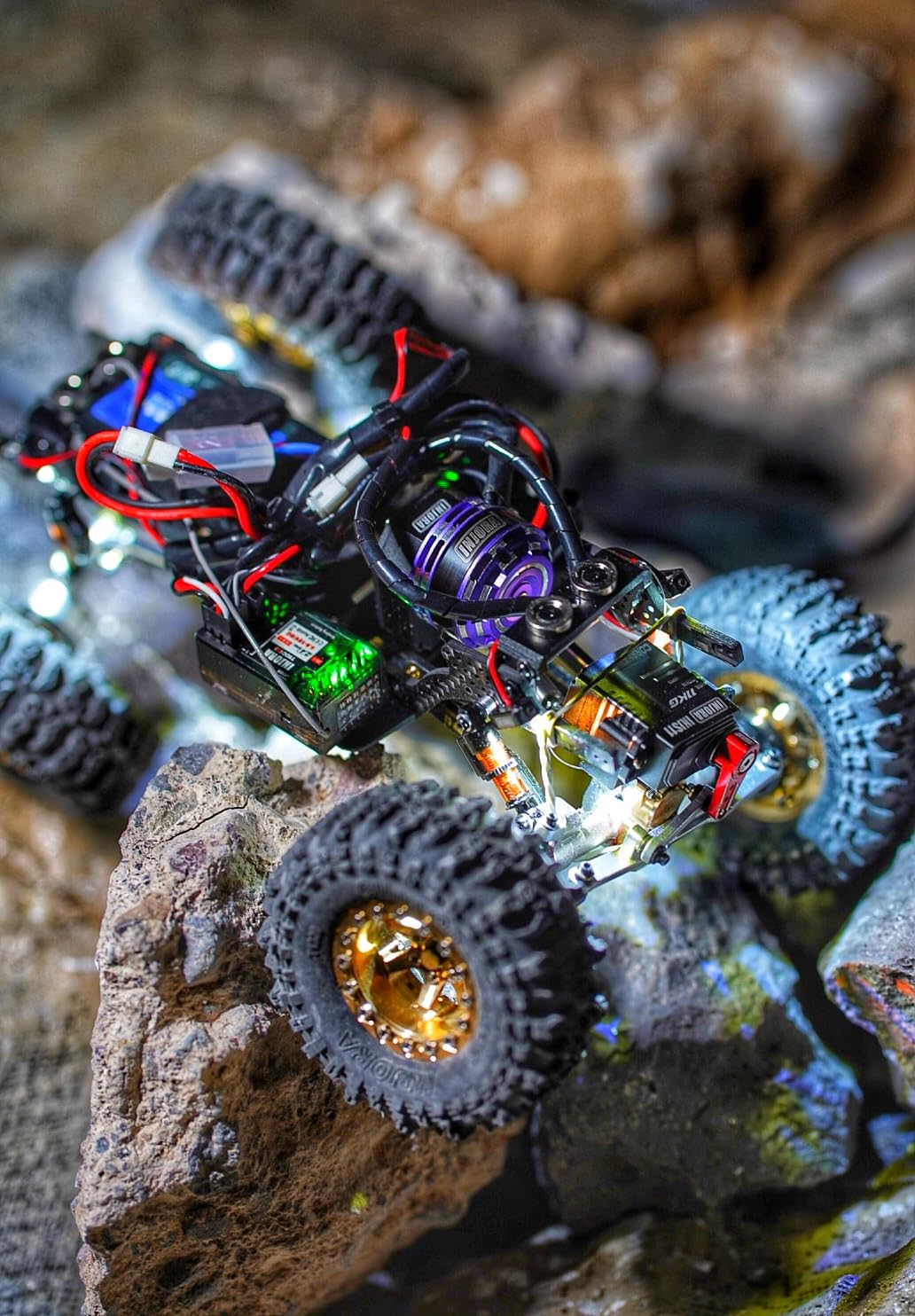 Axial SCX24 Jeep Gladiator RC Truck 4WD Rock Crawler Green AXI00005V2T3 customer photo 1