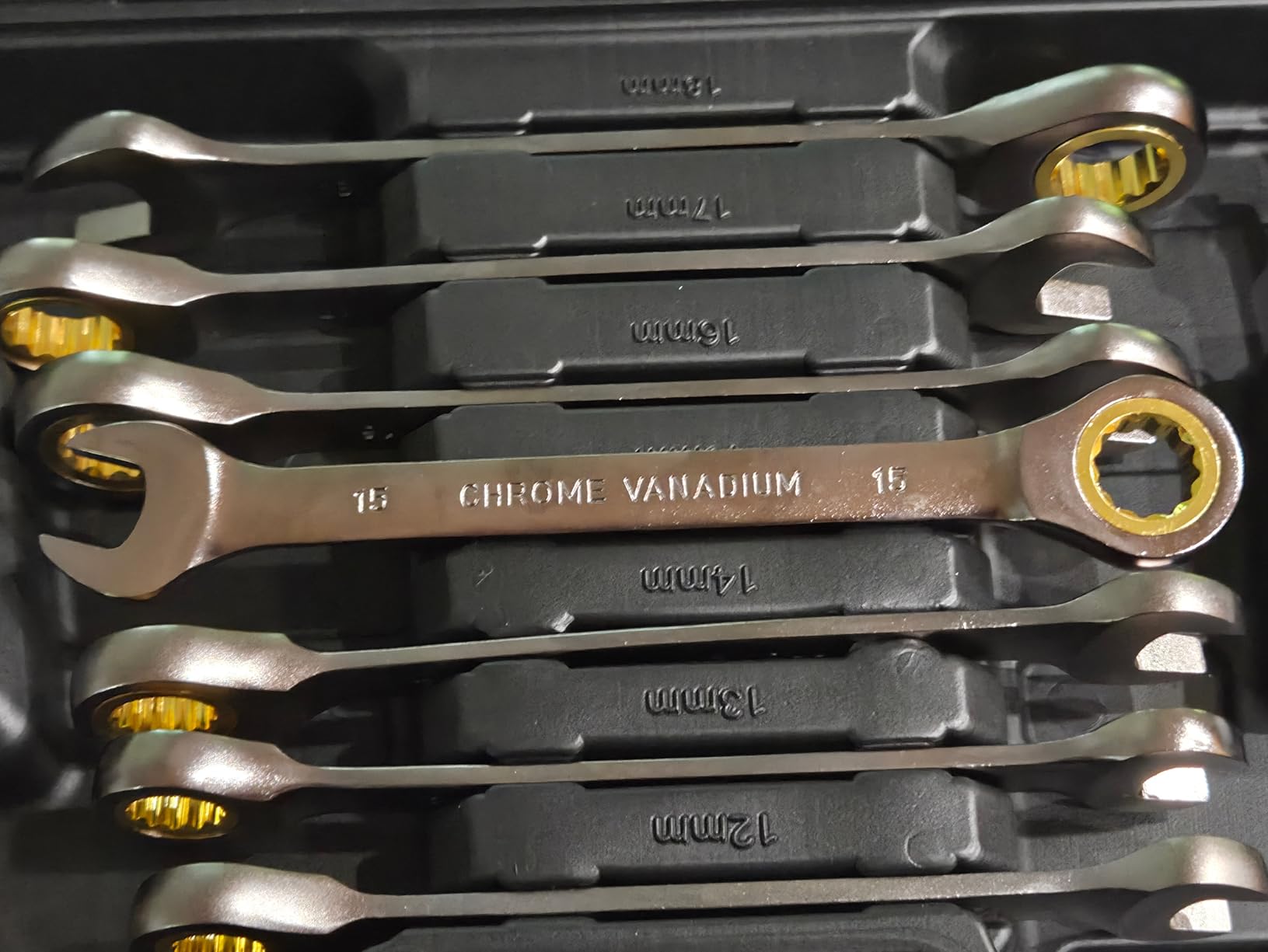 SUZUME 24-piece Flex Head Ratcheting Wrench Set Metric & SAE 180° flexible customer photo 2