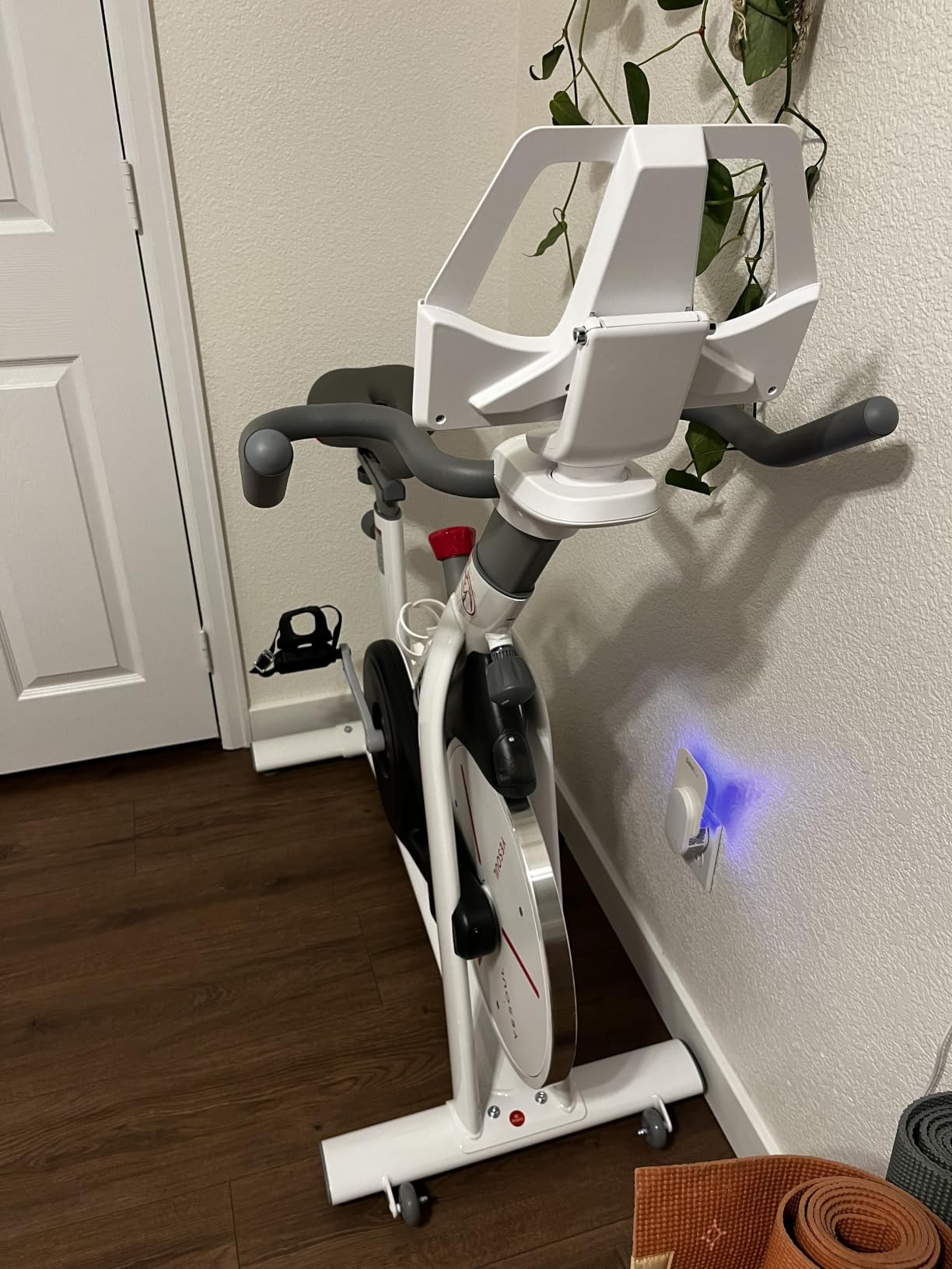 YESOUL Exercise Bike, Magnetic Stationary Bike for Home with App Training customer photo 2